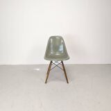 Chaise d'appoint Eames Herman Miller DSW en vert écume de mer