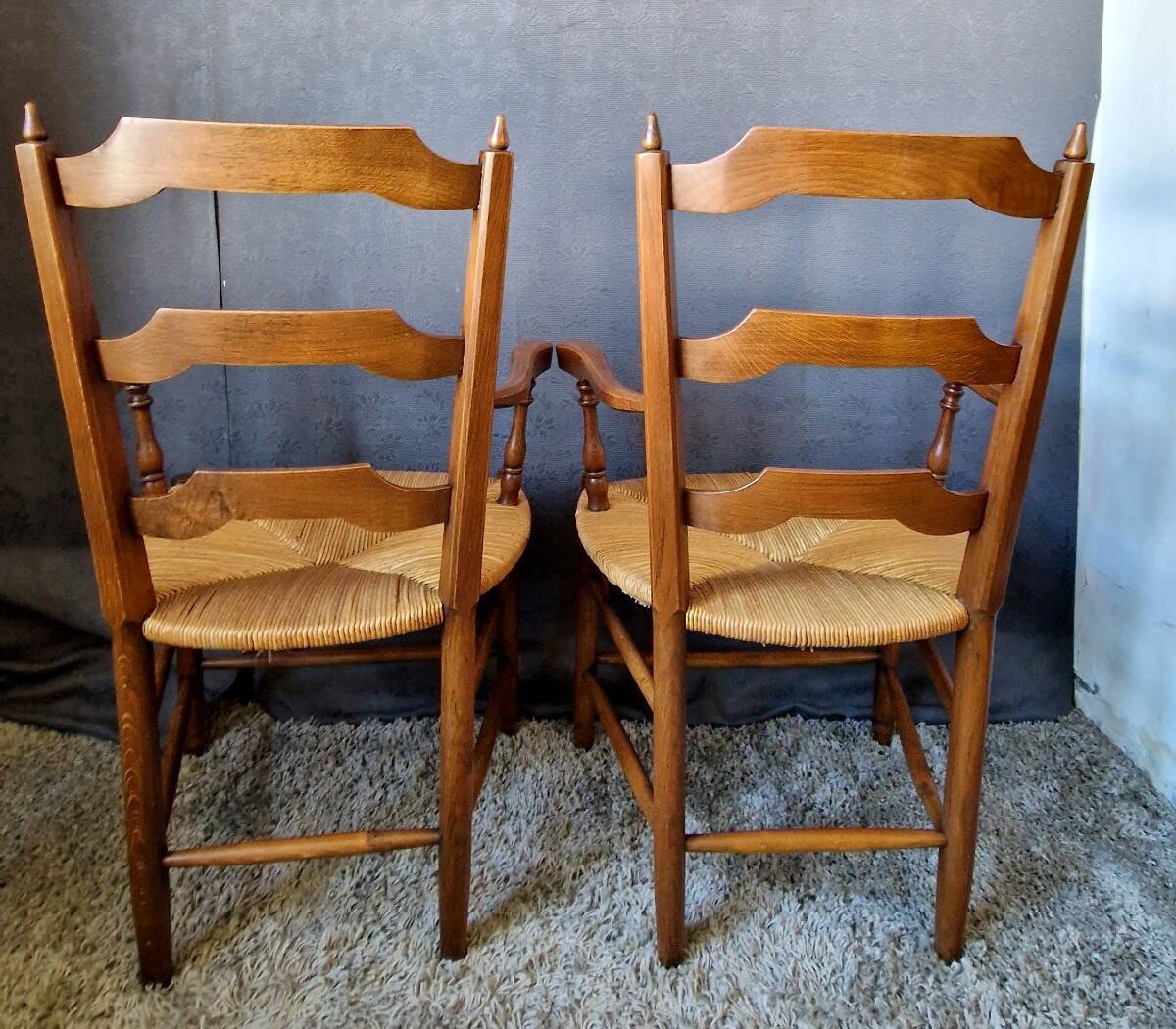 Paire de fauteuils de style provençal en chêne