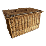 Antique wicker basket with closure and handle