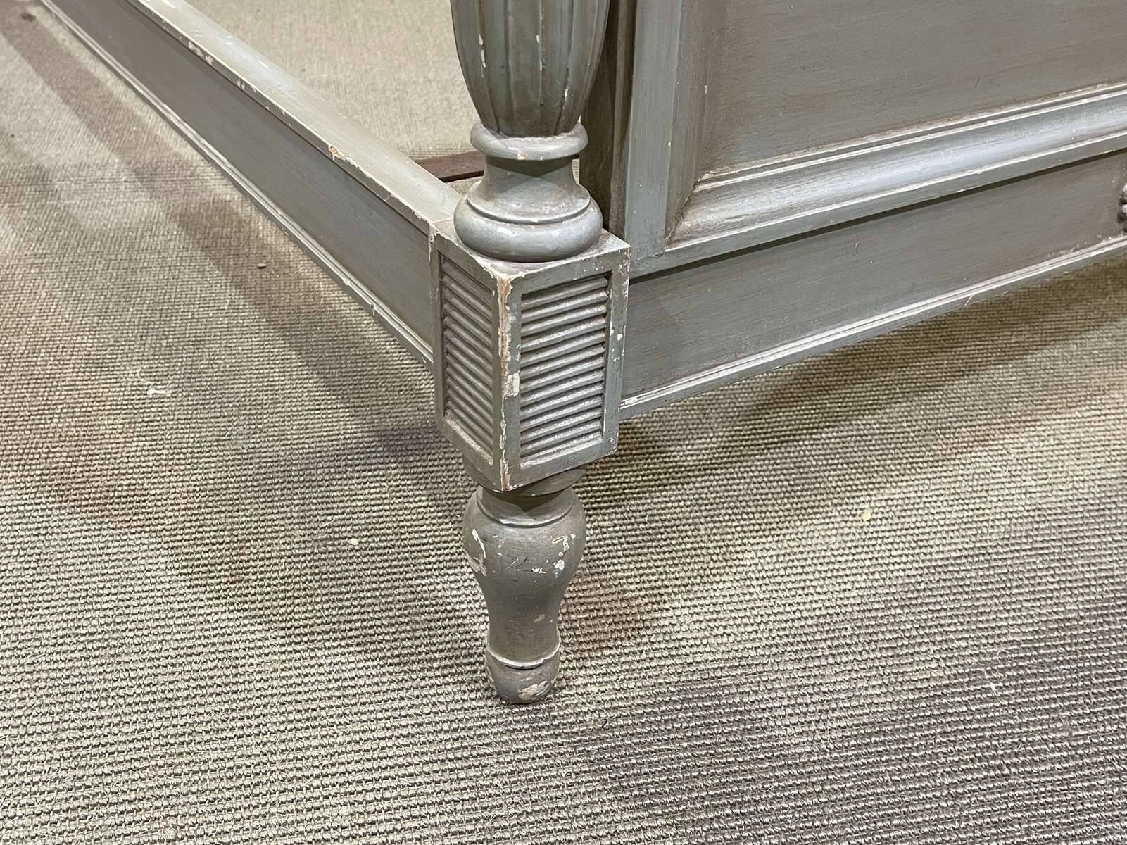 Lit de style Louis XVI début XXème en bois peint