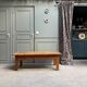 Grande table basse vintage en bois massif (rénovée)
