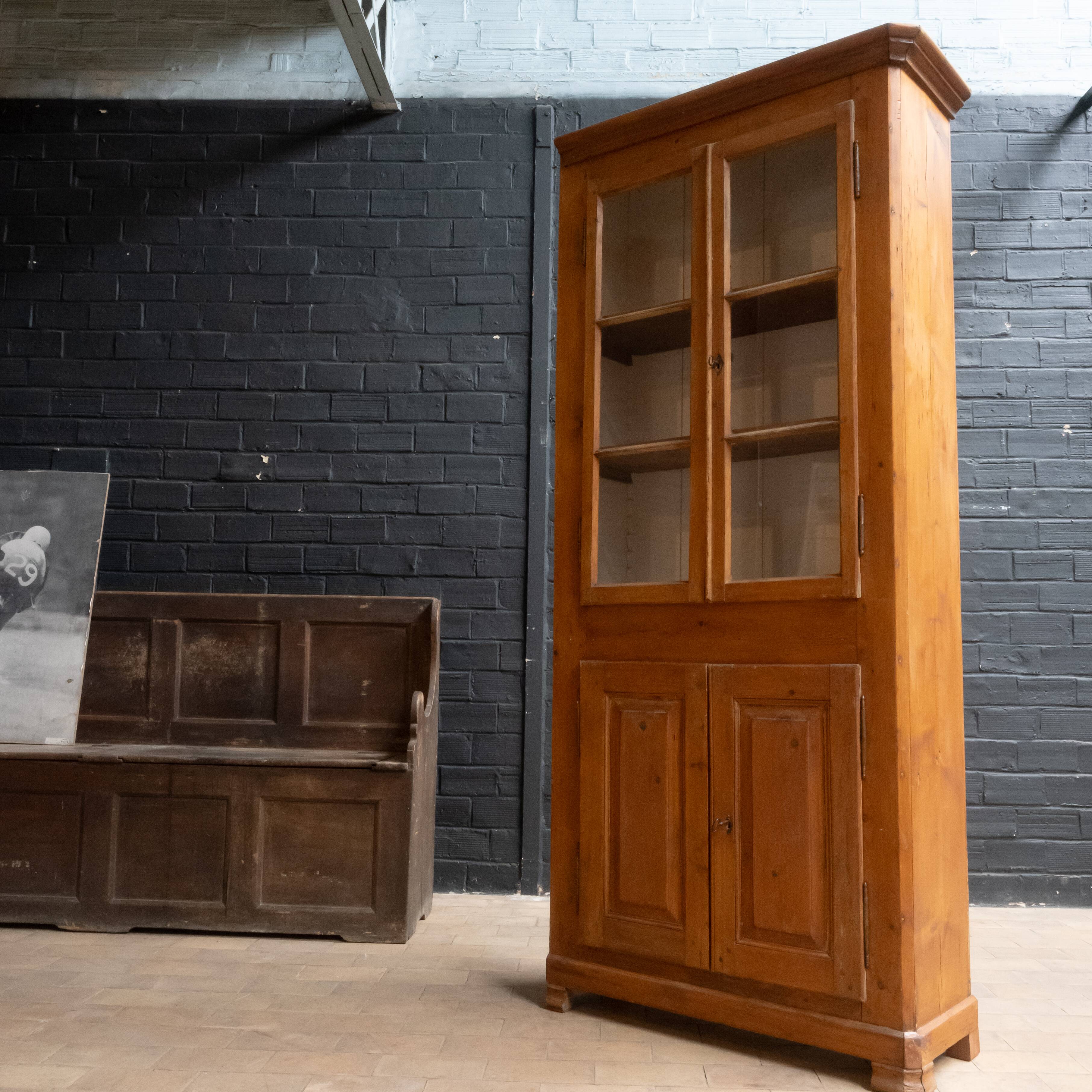 4-door wooden dresser, 1930