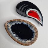Two shell pockets in glazed ceramic