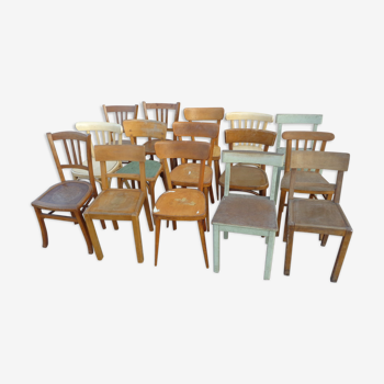 Set de 15 chaises bistrot dépareillées