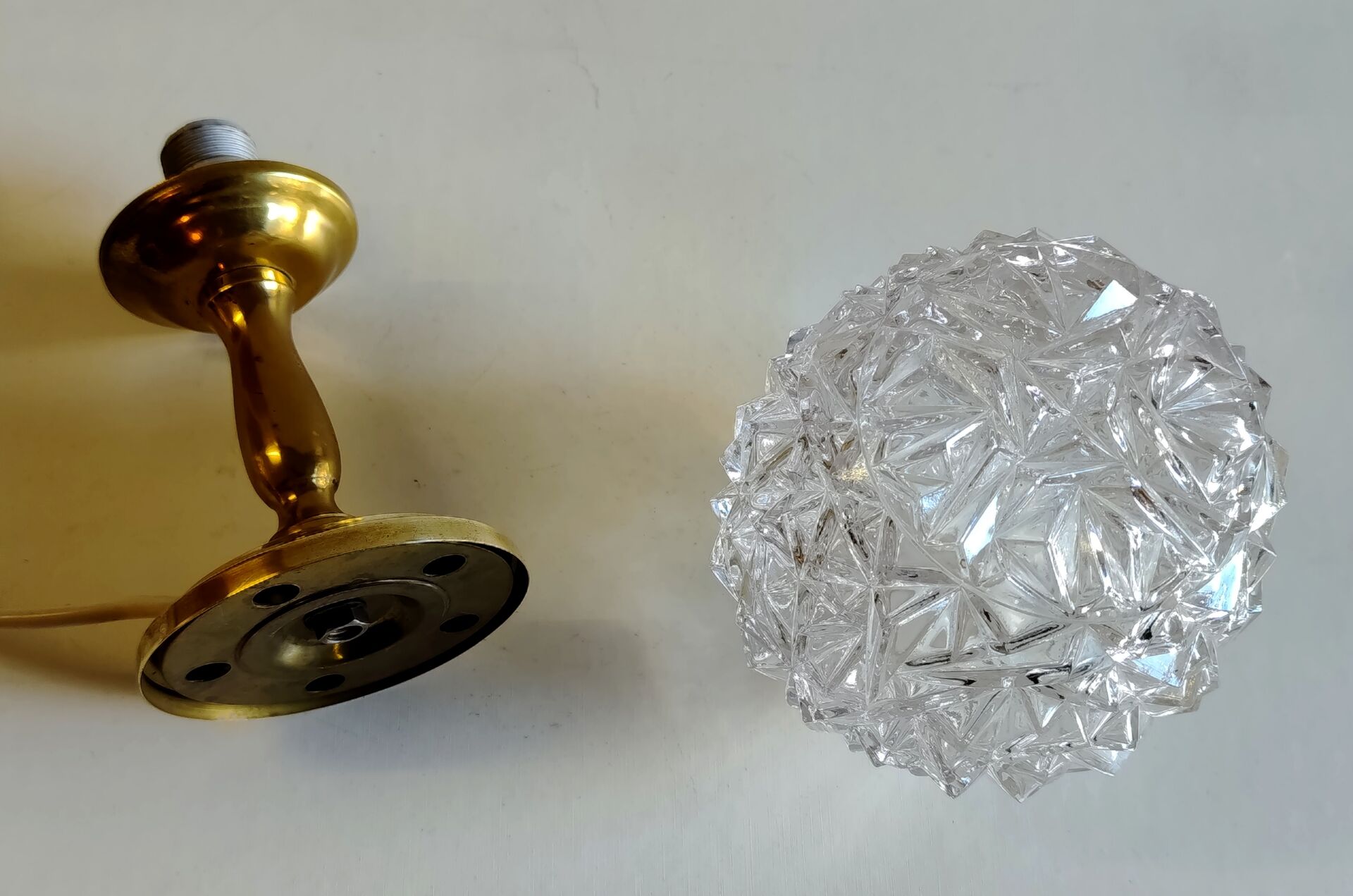Lampe à poser en laiton doré et verre - mid.XXeme