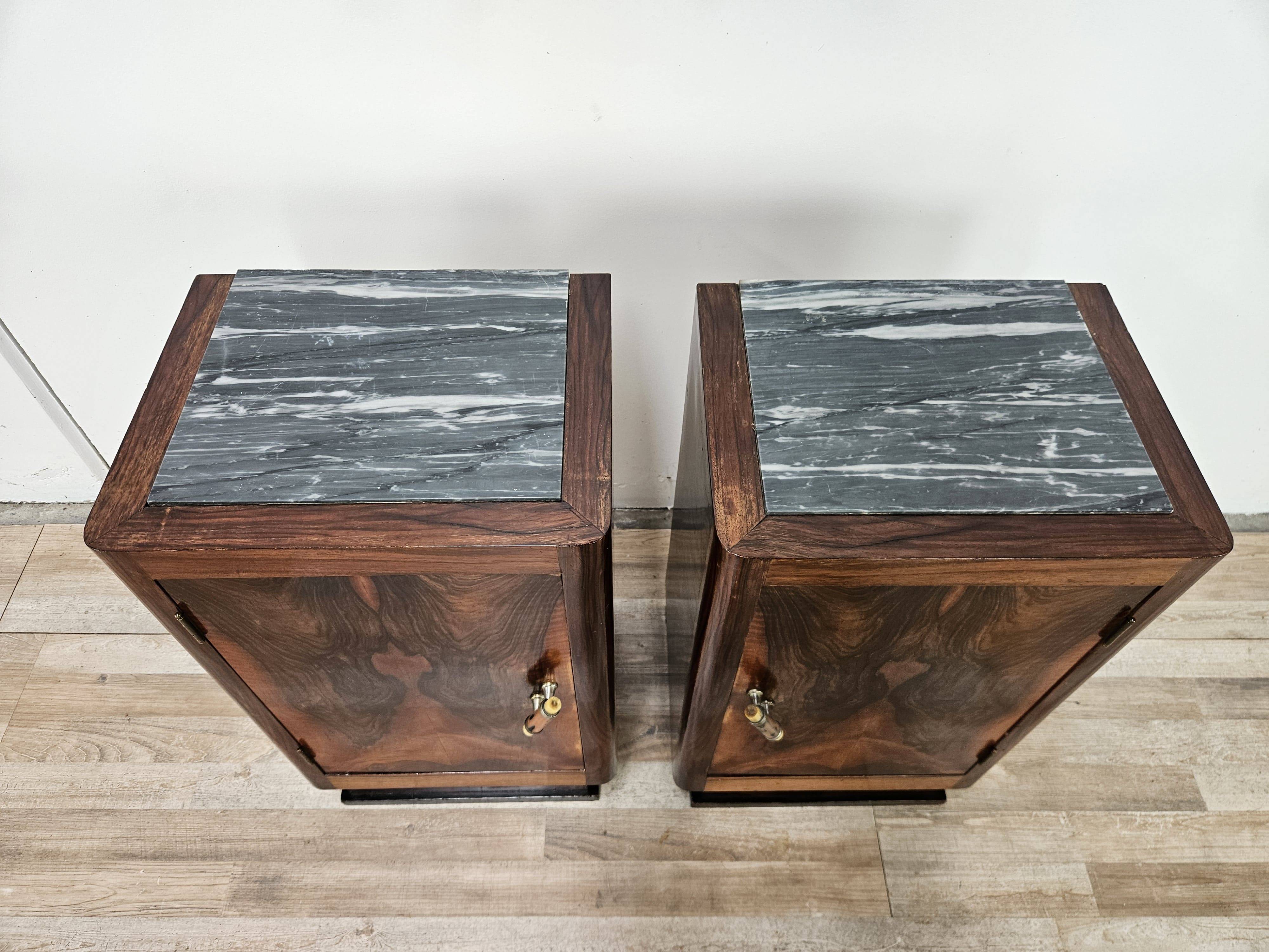 Pair of 1930s Art Deco bedside tables in walnut burl with marble top