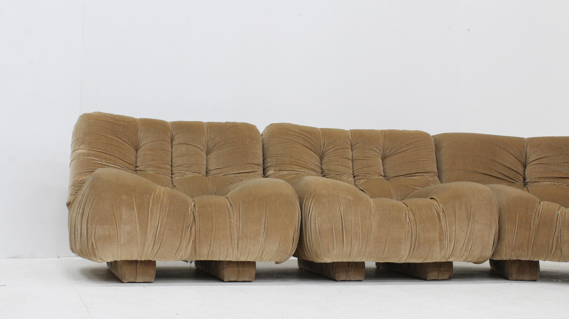 Vintage Italian curved modular sofa by Rossi di Albizzate 1970s