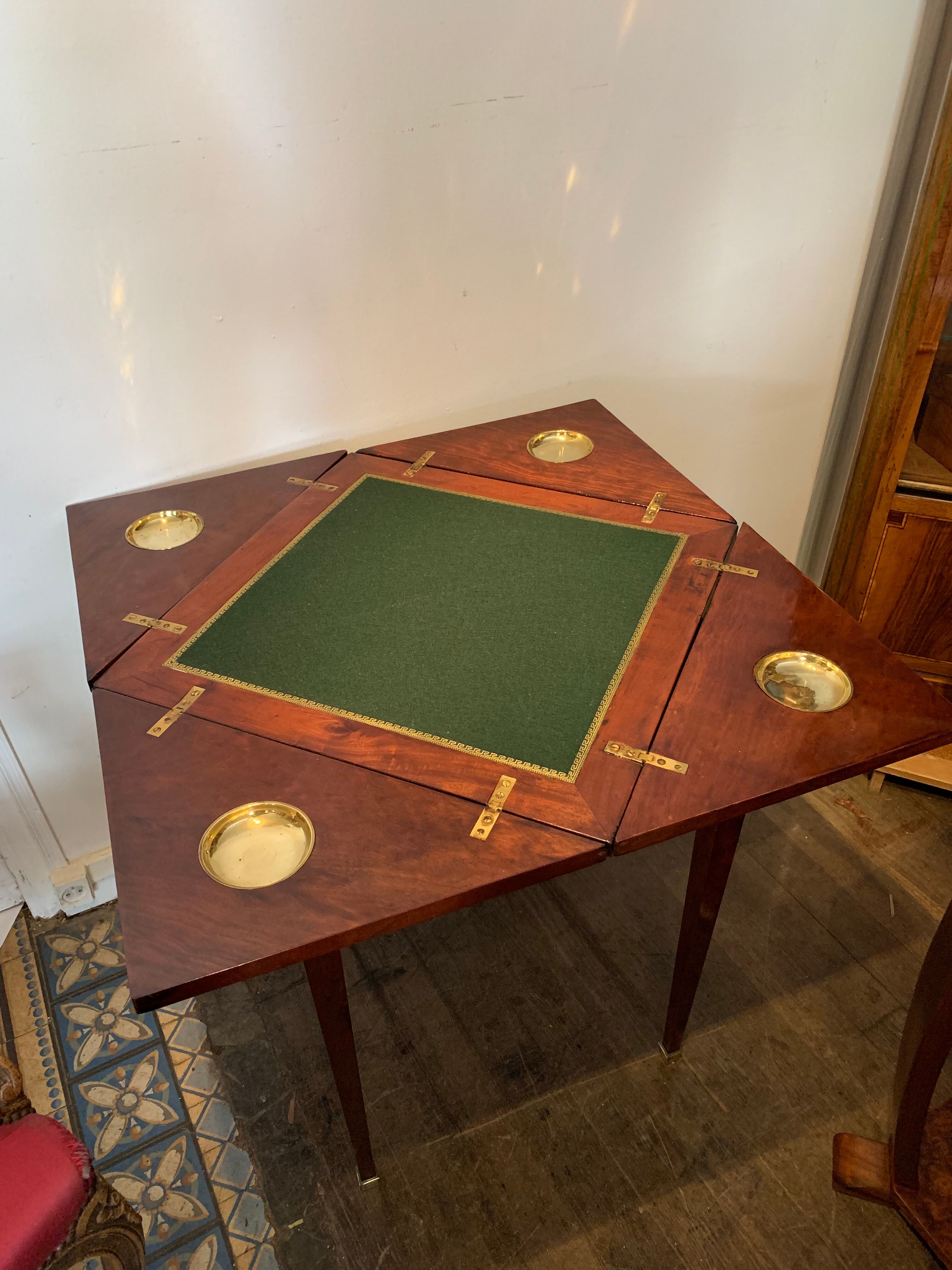 Handkerchief game table