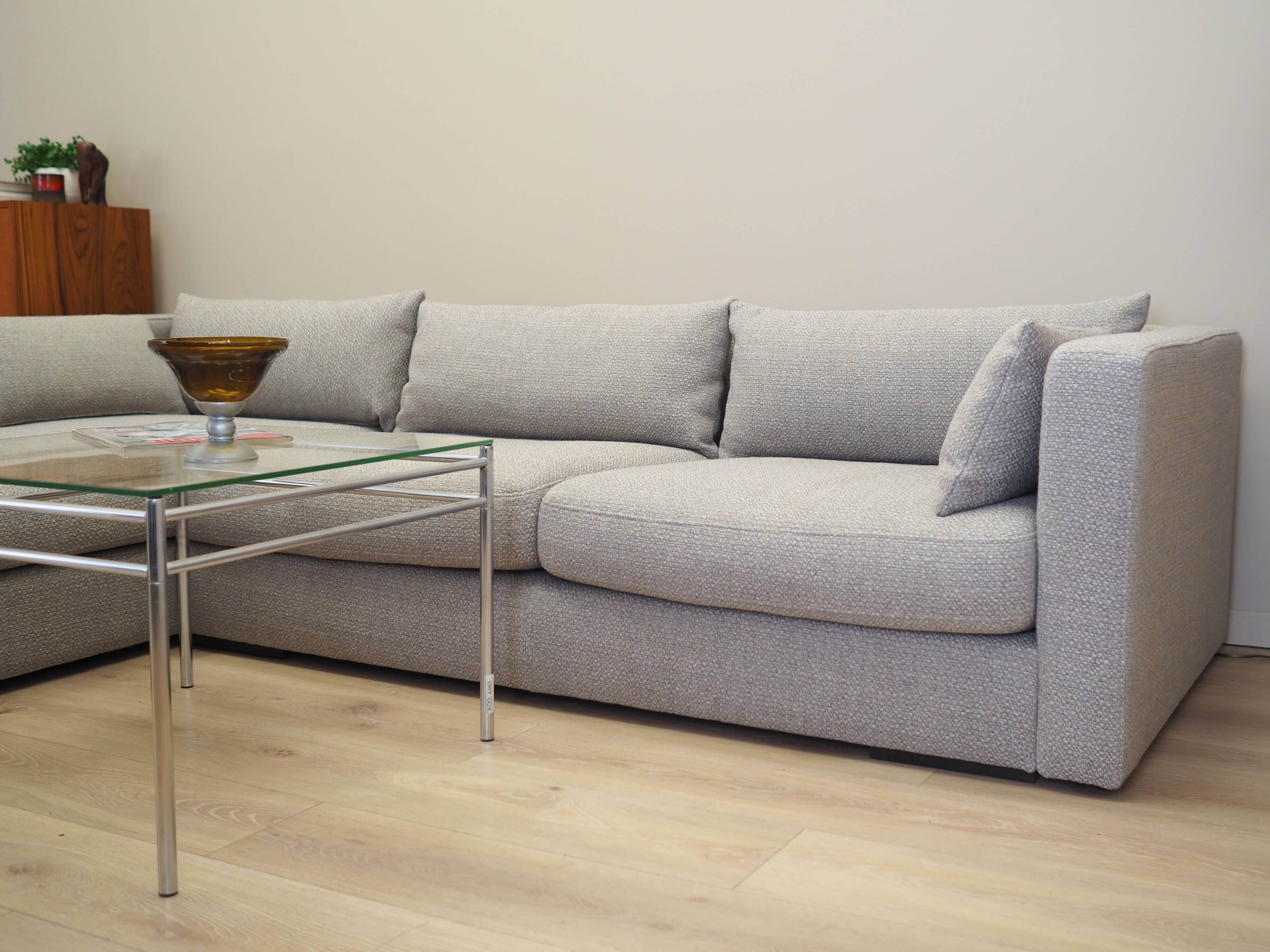 Canapé d'angle gris, design scandinave, années 2000