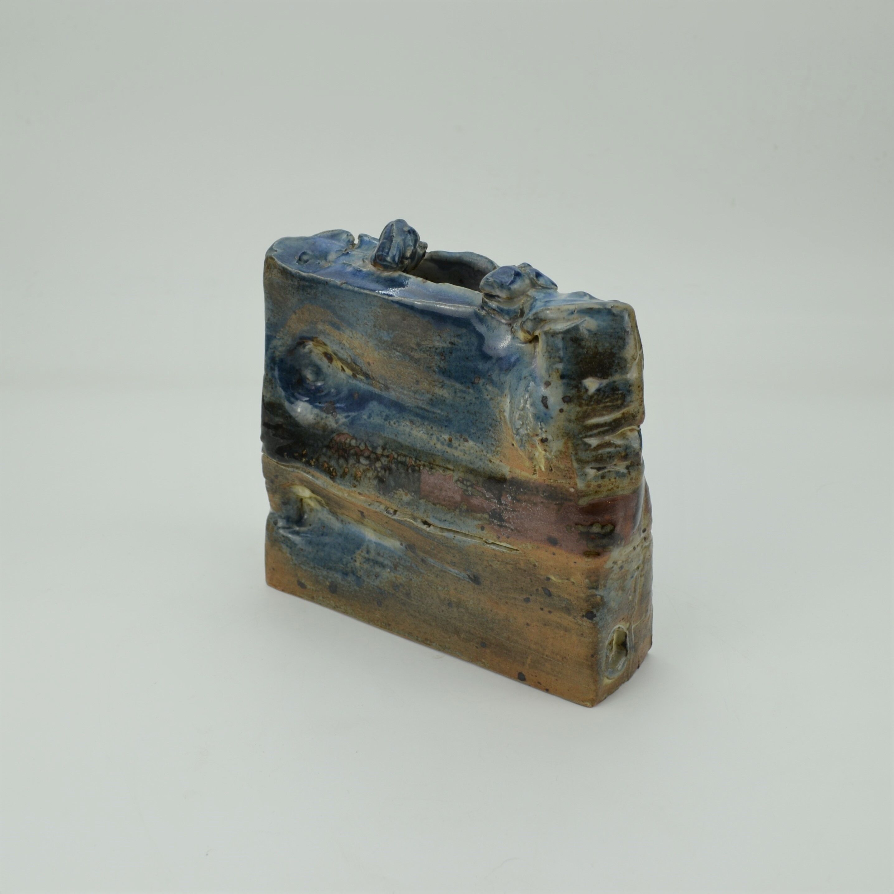 Sandstone vase by Vicente Vigreyos