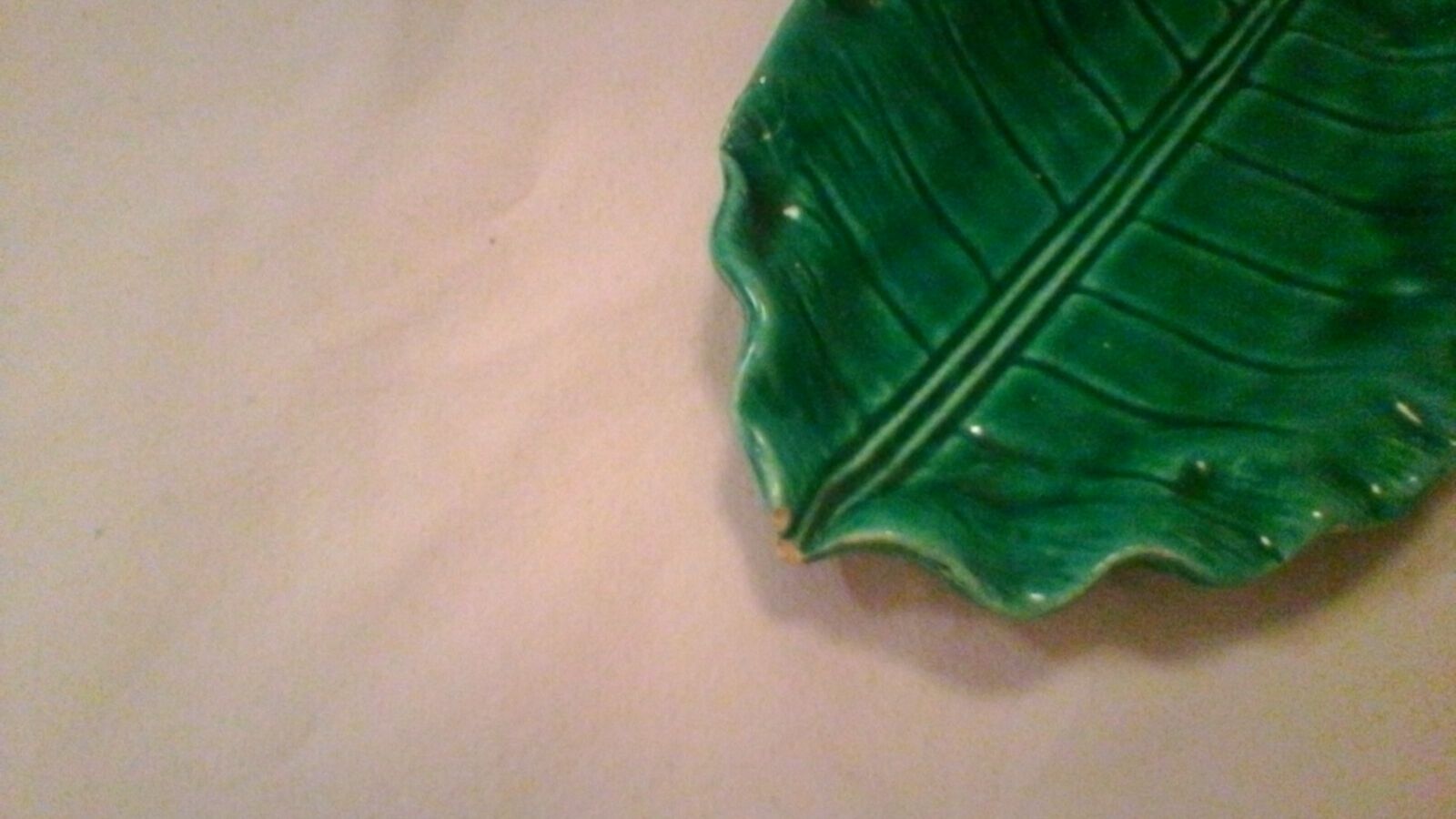 Vintage ceramic leaf-shaped dish