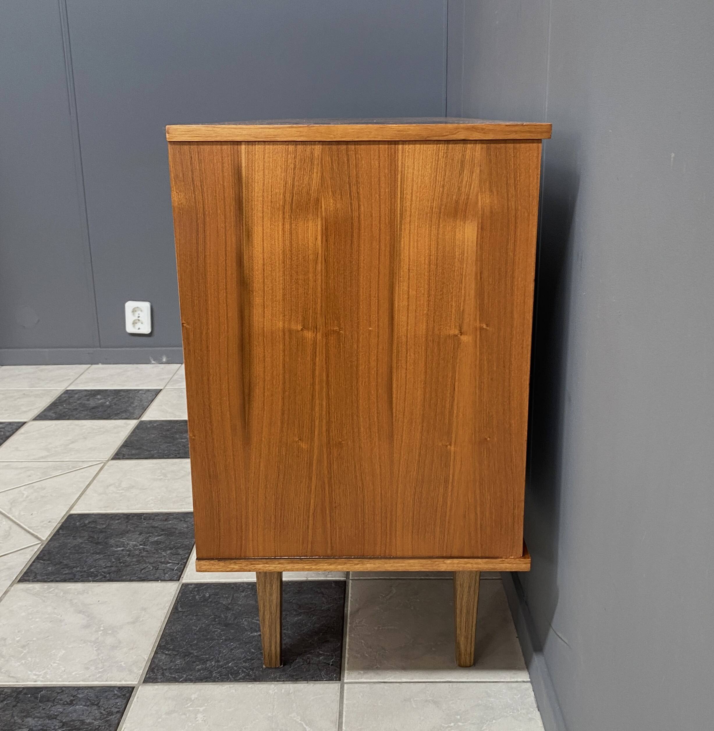 Buffet en bois des années 1960