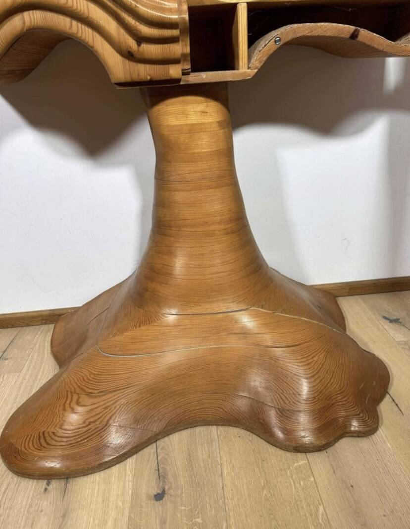 Tree-shaped wardrobe