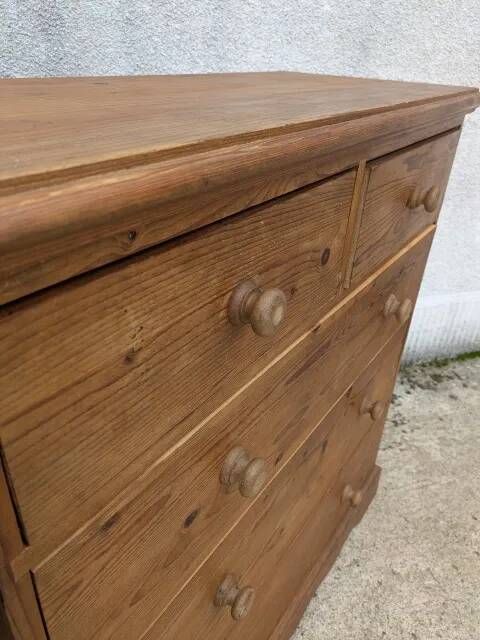English-style chest of drawers