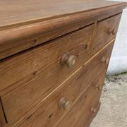 English-style chest of drawers