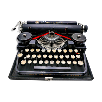 1926 new tape revised black tape underwood typewriter 3 bank
