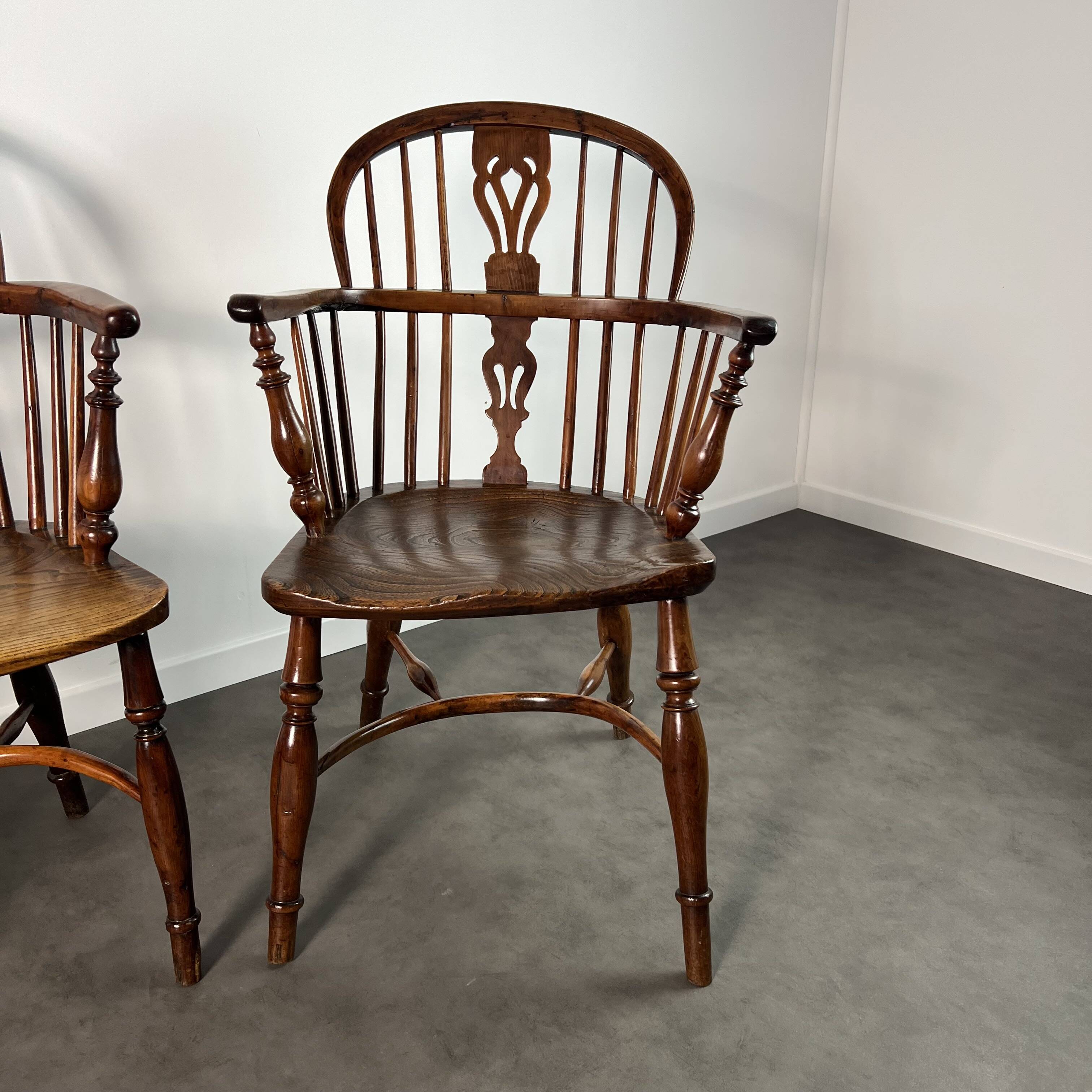 Ensemble de 3 chaises, fauteuils Windsor Low Back en orme, Angleterre, XIXe
