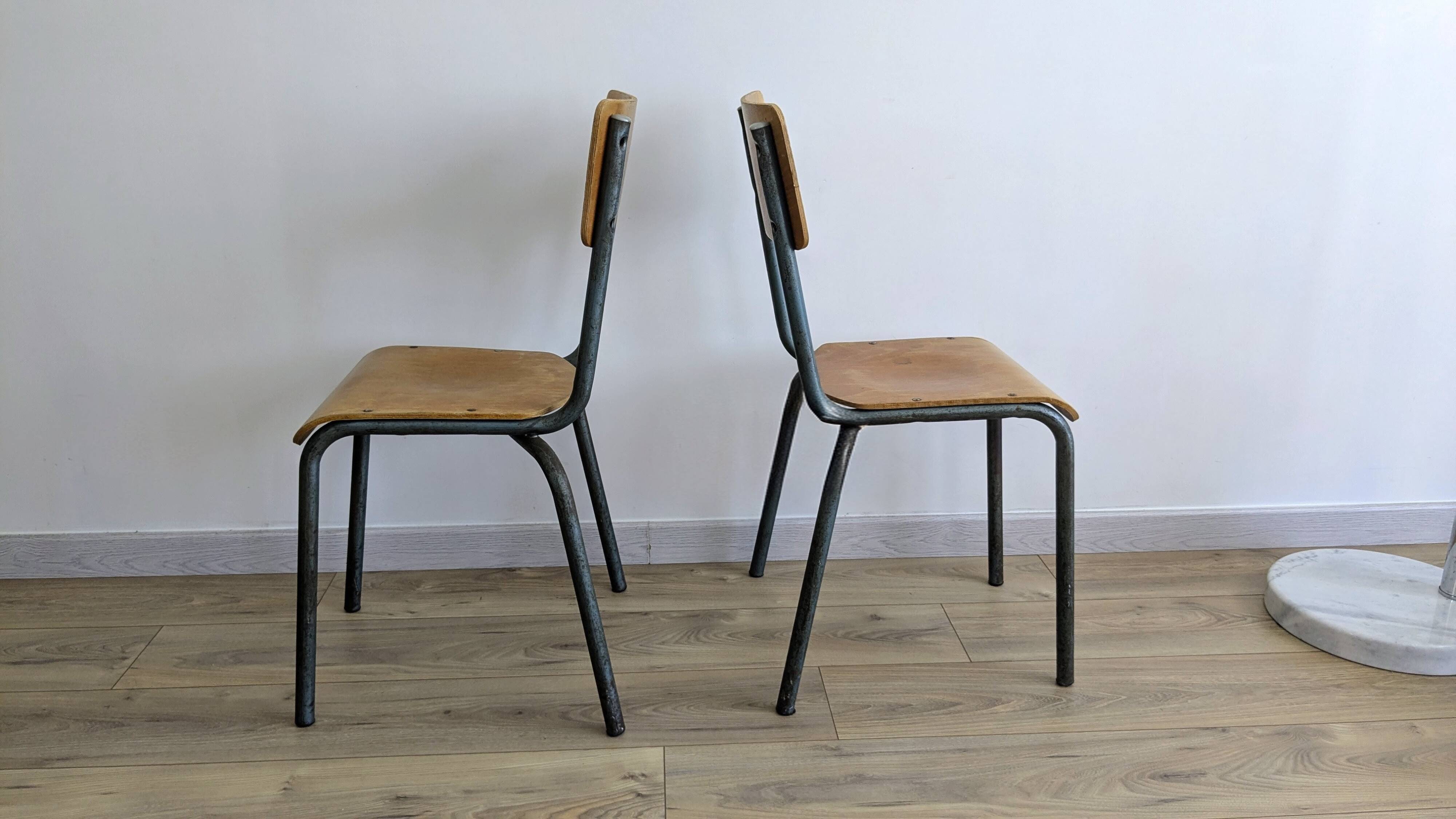 Paire de chaises d’école vintage années 50 esprit Jacques Hitier