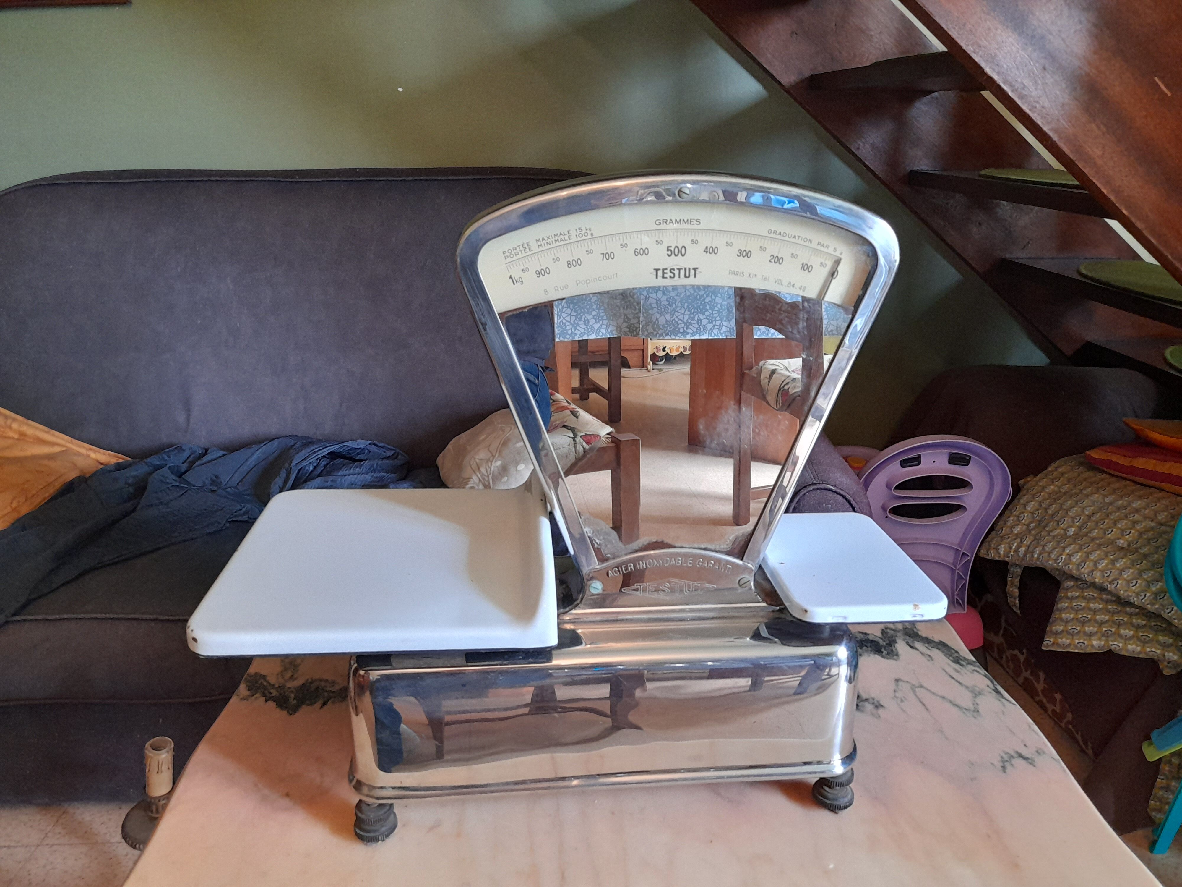 Old scale Testut stainless steel type 401