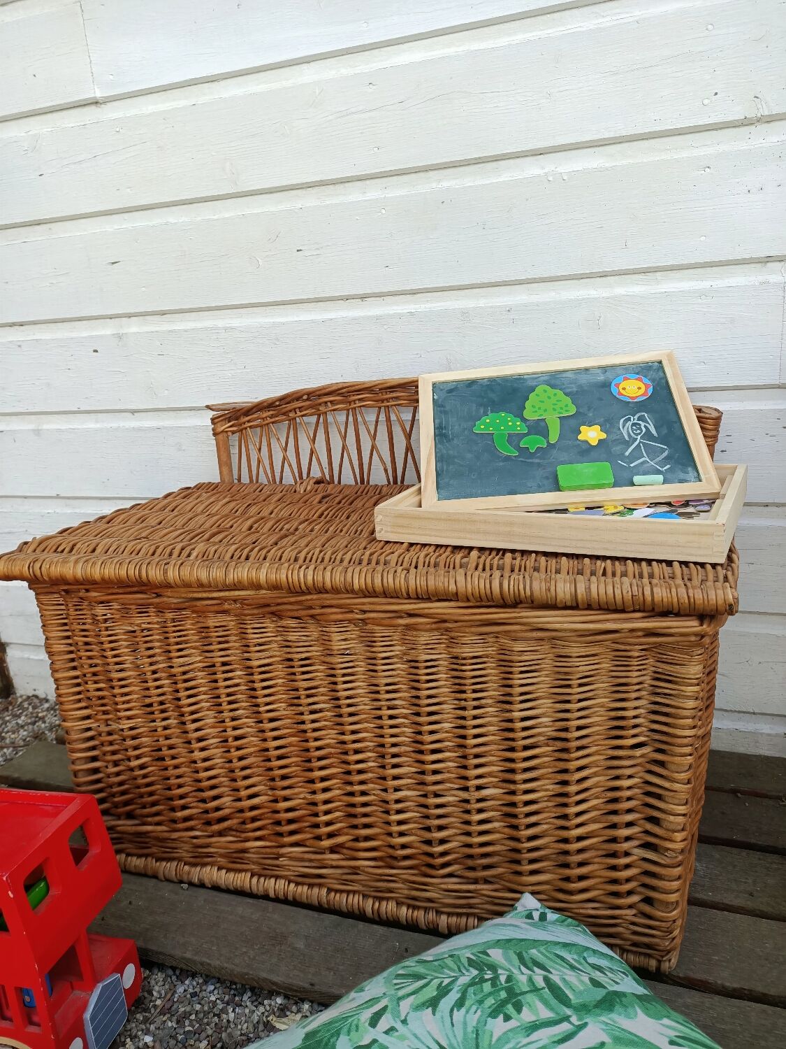 Coffre à jouets en osier