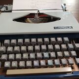 Consul typewriter model Carola