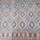 Old handmade wool oriental rug. 190 x 126cm