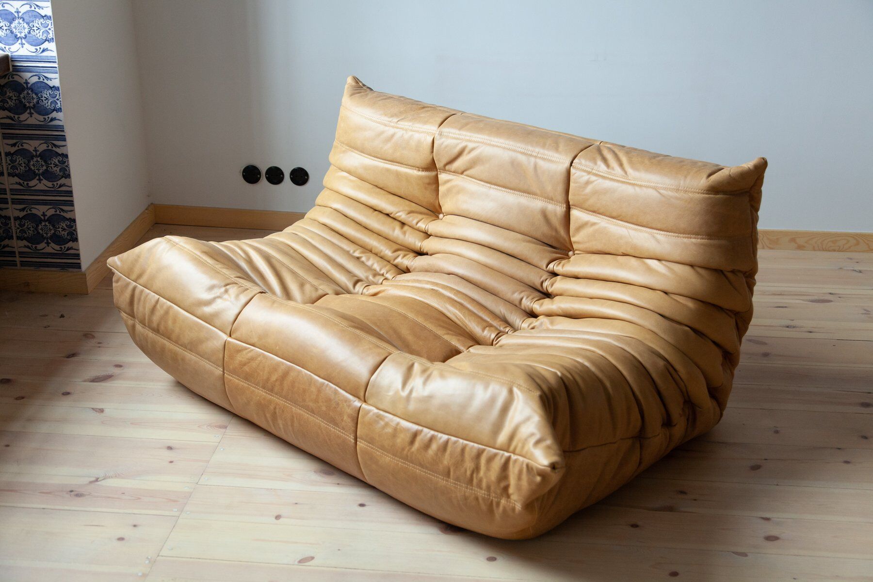 Camel brown leather Togo 2-seater sofa attributed to Michel Ducaroy for Ligne Roset