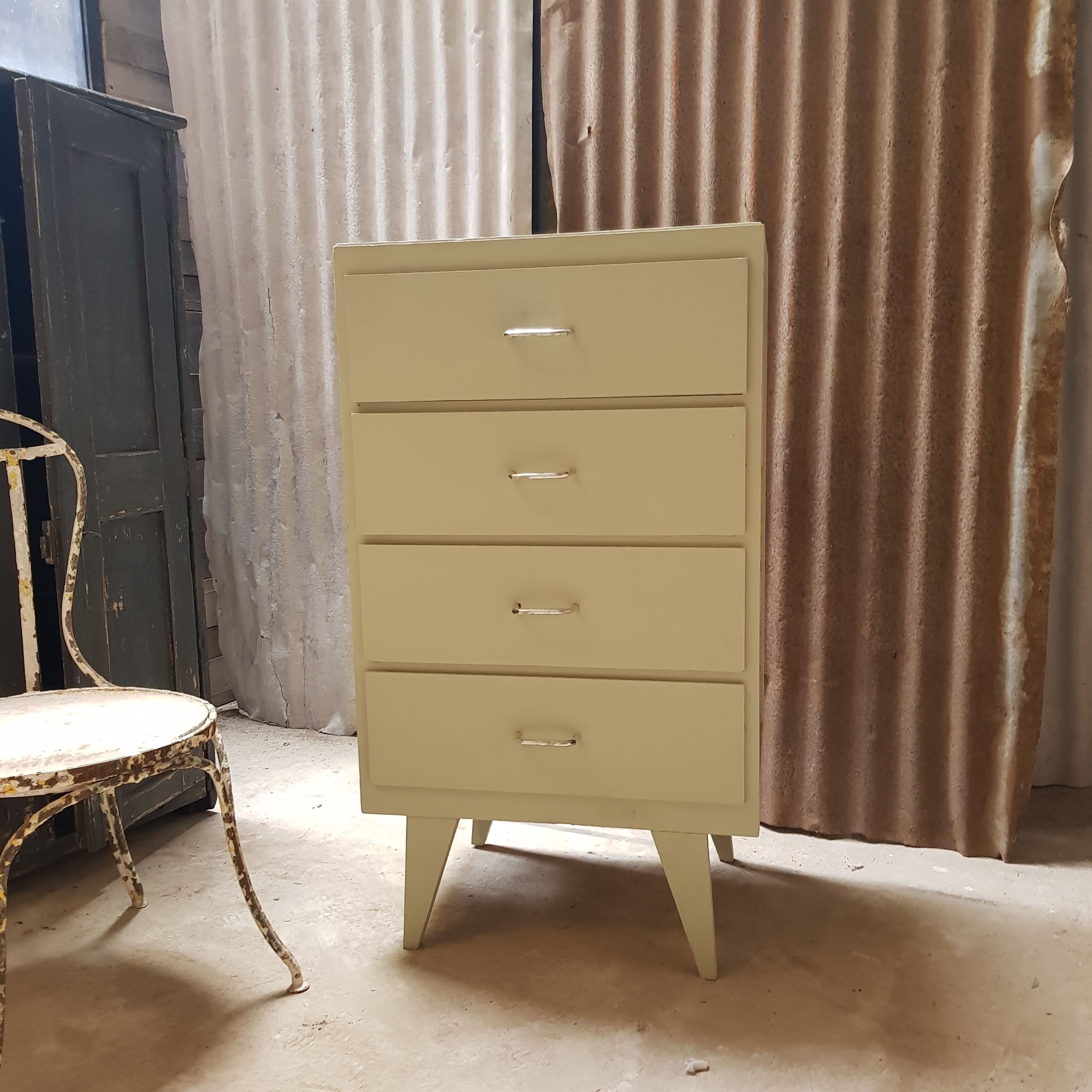 Vintage compass feet