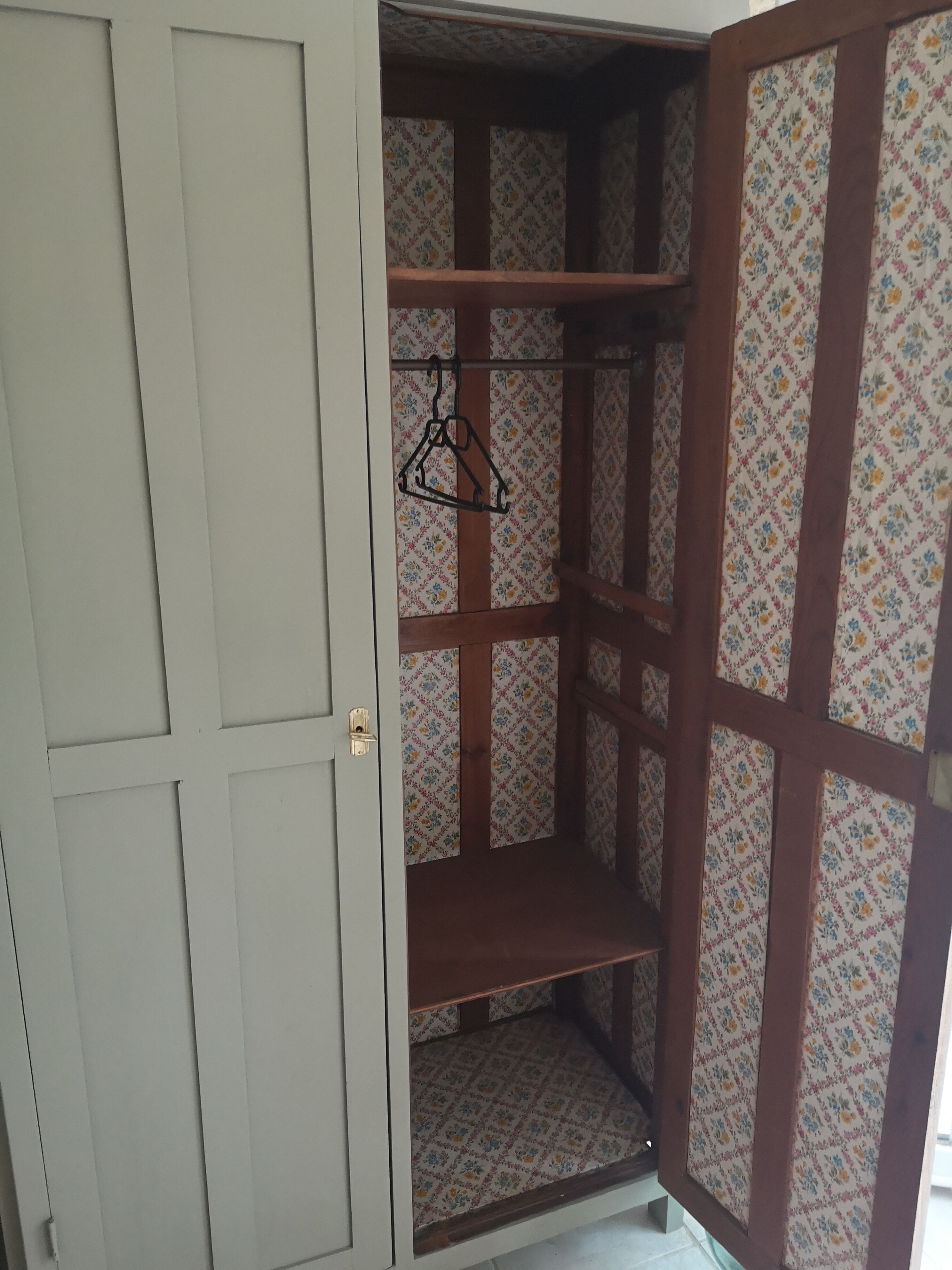 Armoire parisienne