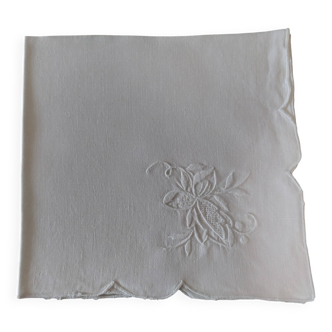 Set of eight embroidered linen napkins 39 X 41 cm