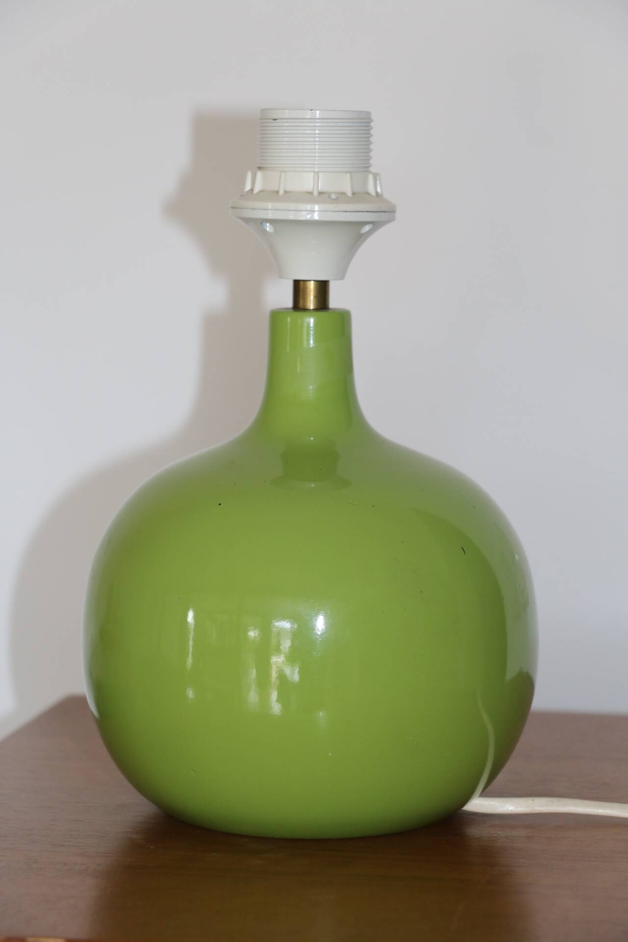 Green wooden lamp base (without lampshade)