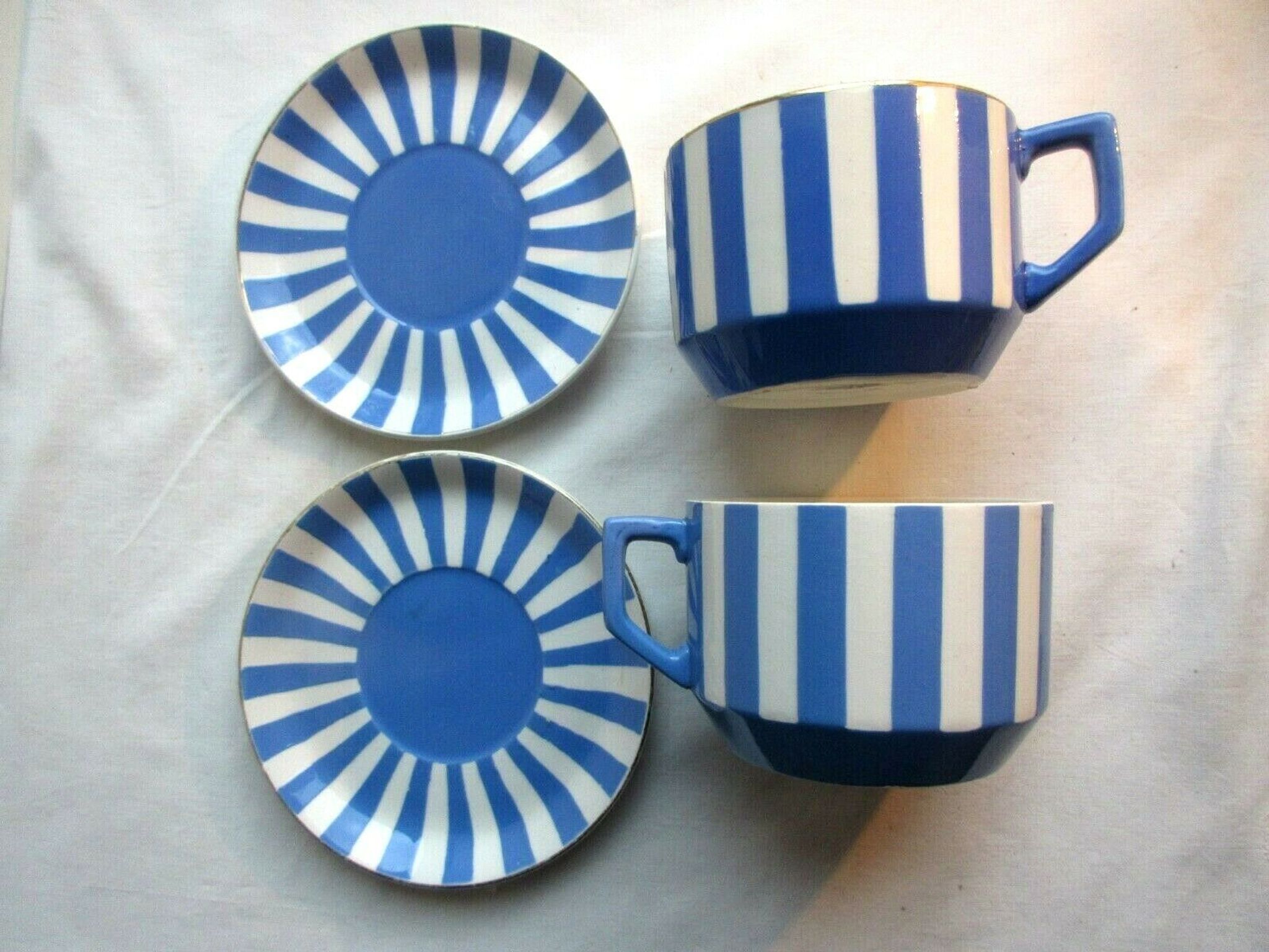 Lot of 2 large chocolate cups with saucers, FOX TROTT of SARREGUEMINES