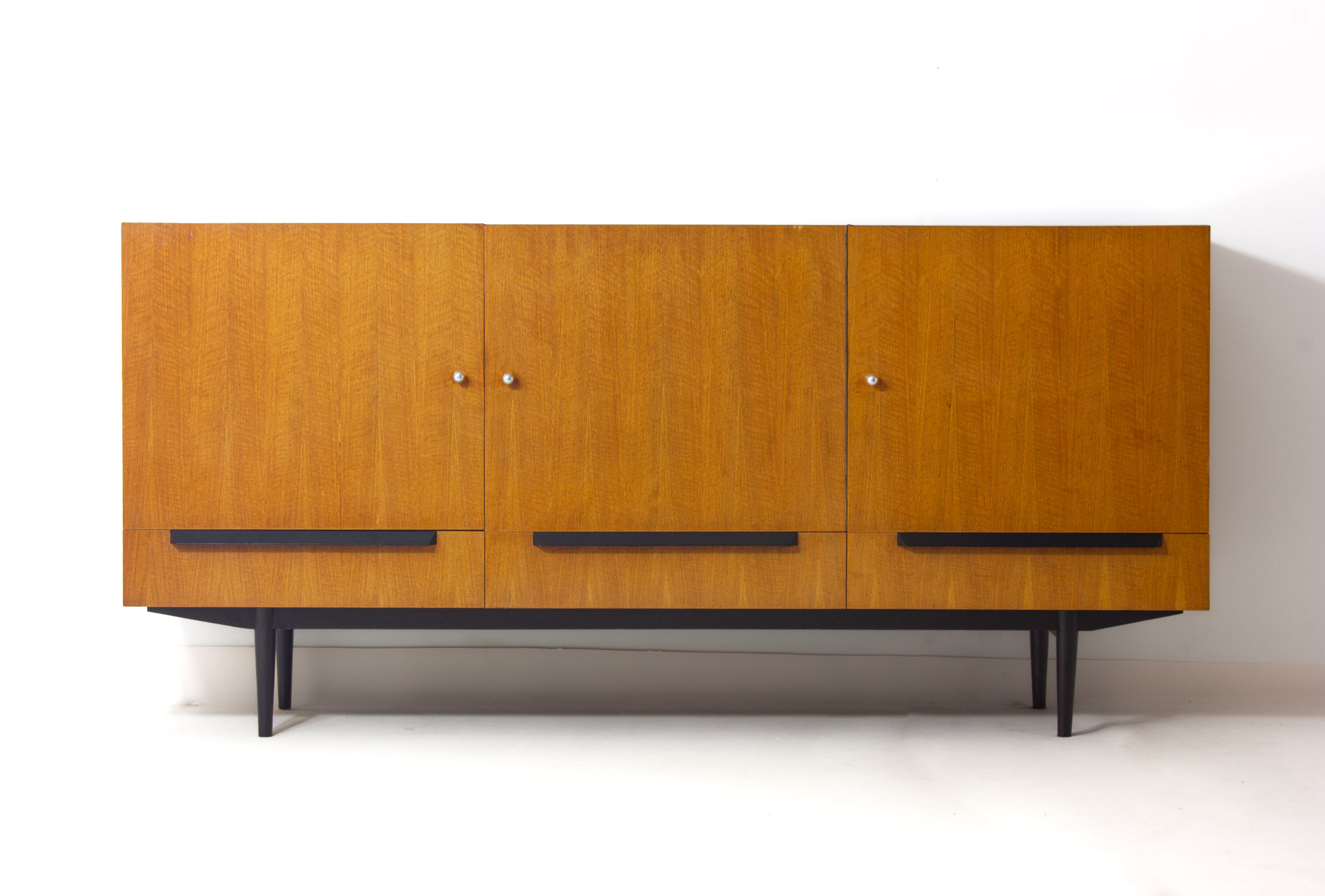 Modernist Belgian sideboard in maple, 1960s