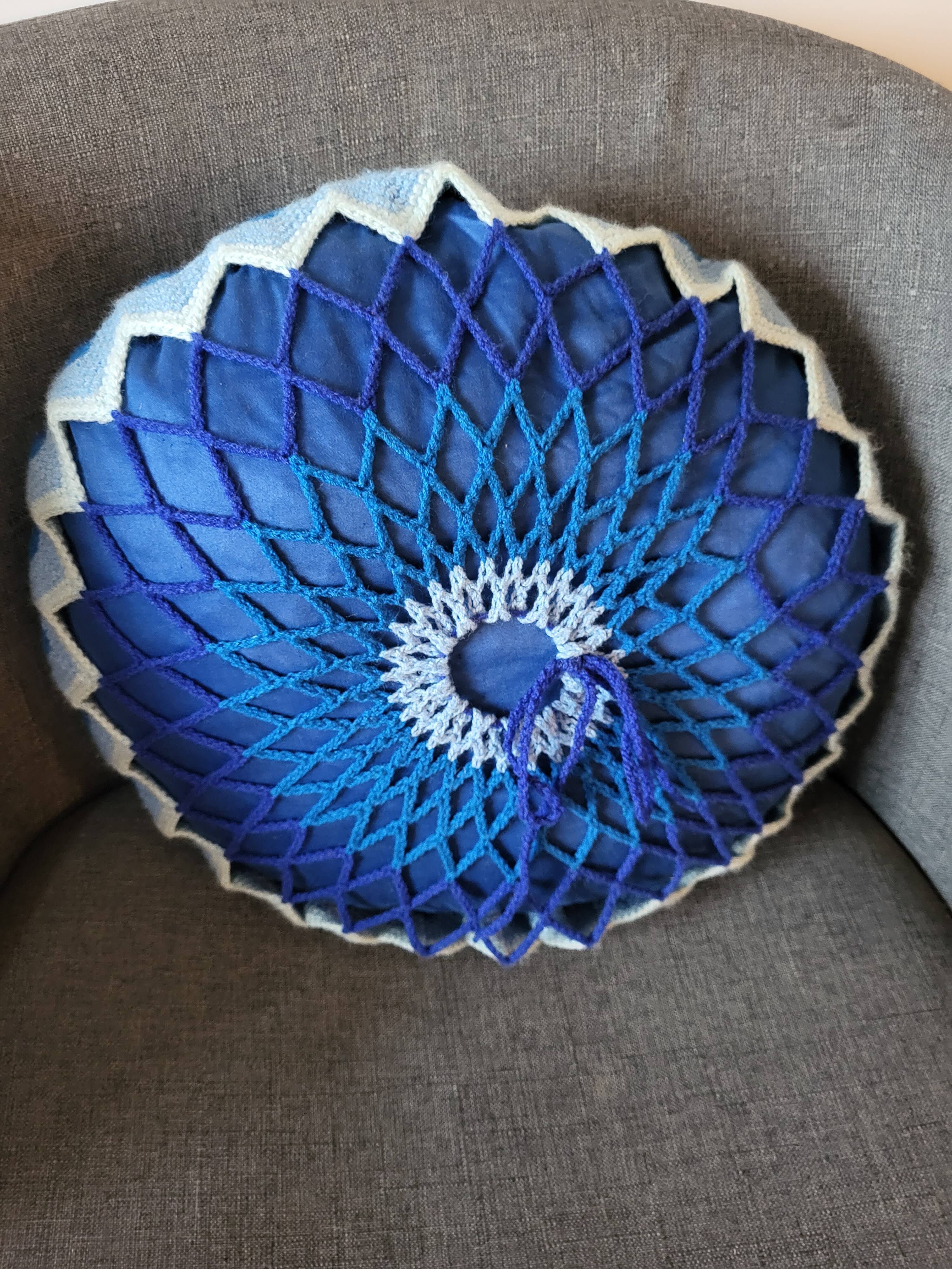 Round cushion in Vintage wool