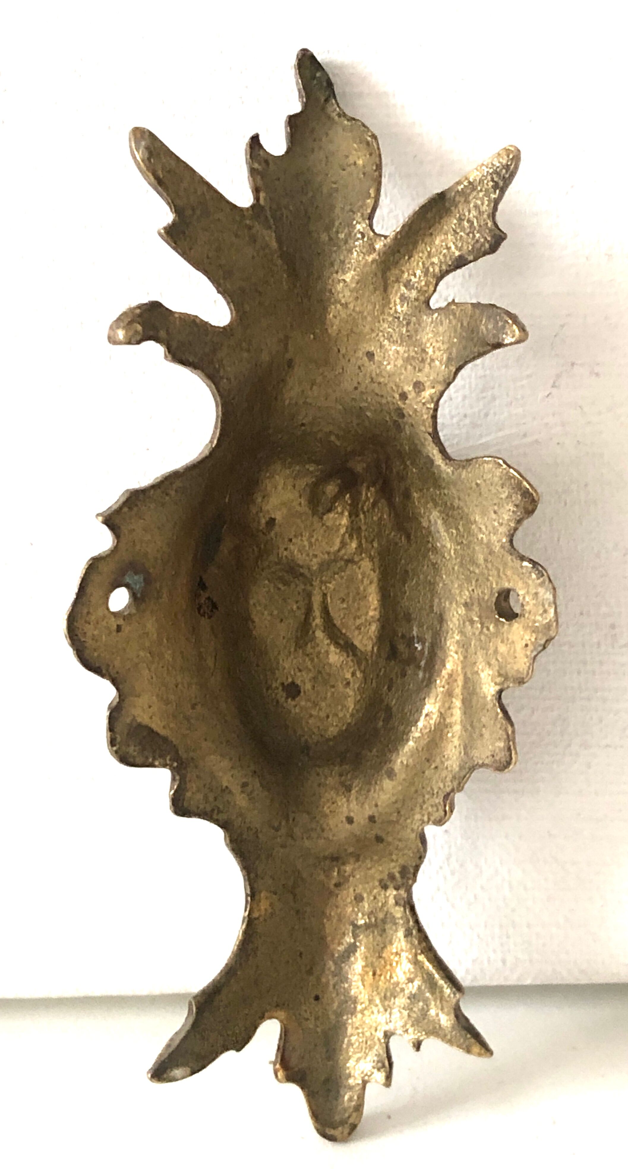 Figurative decoration in metal
