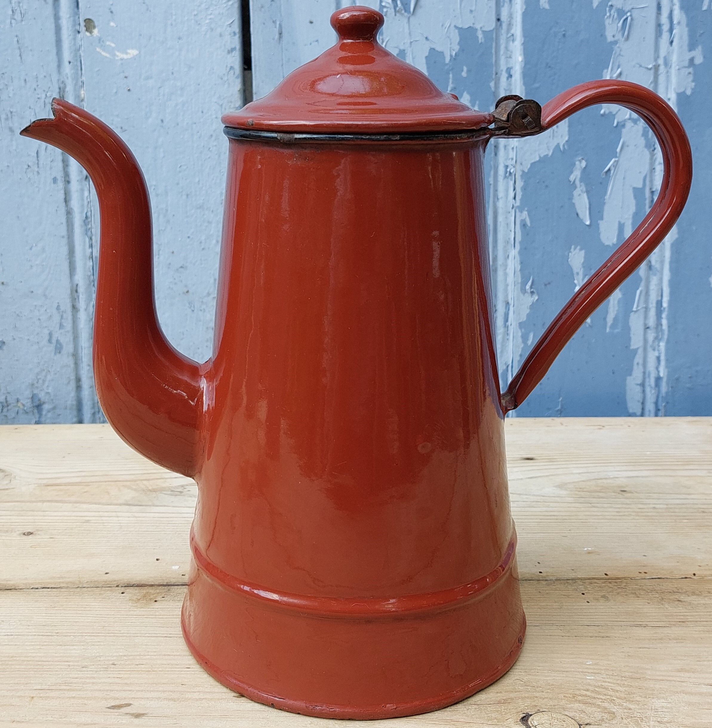 Brown enamelled coffee maker