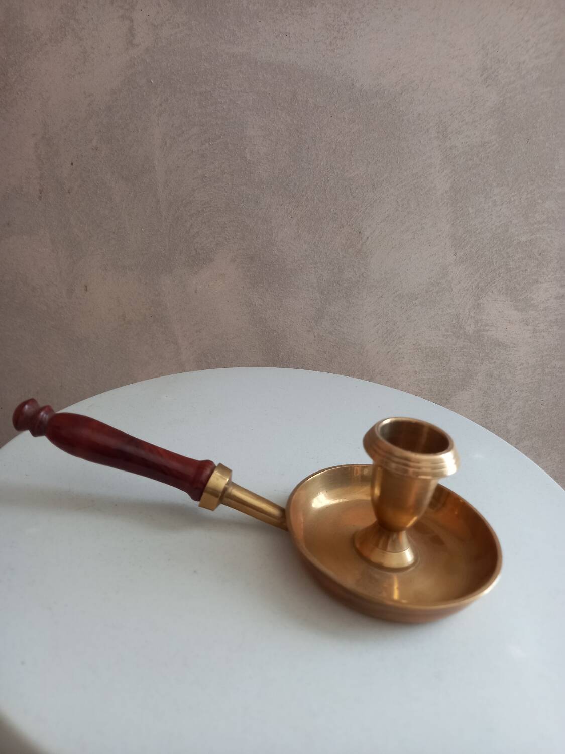 Hand candle holder
