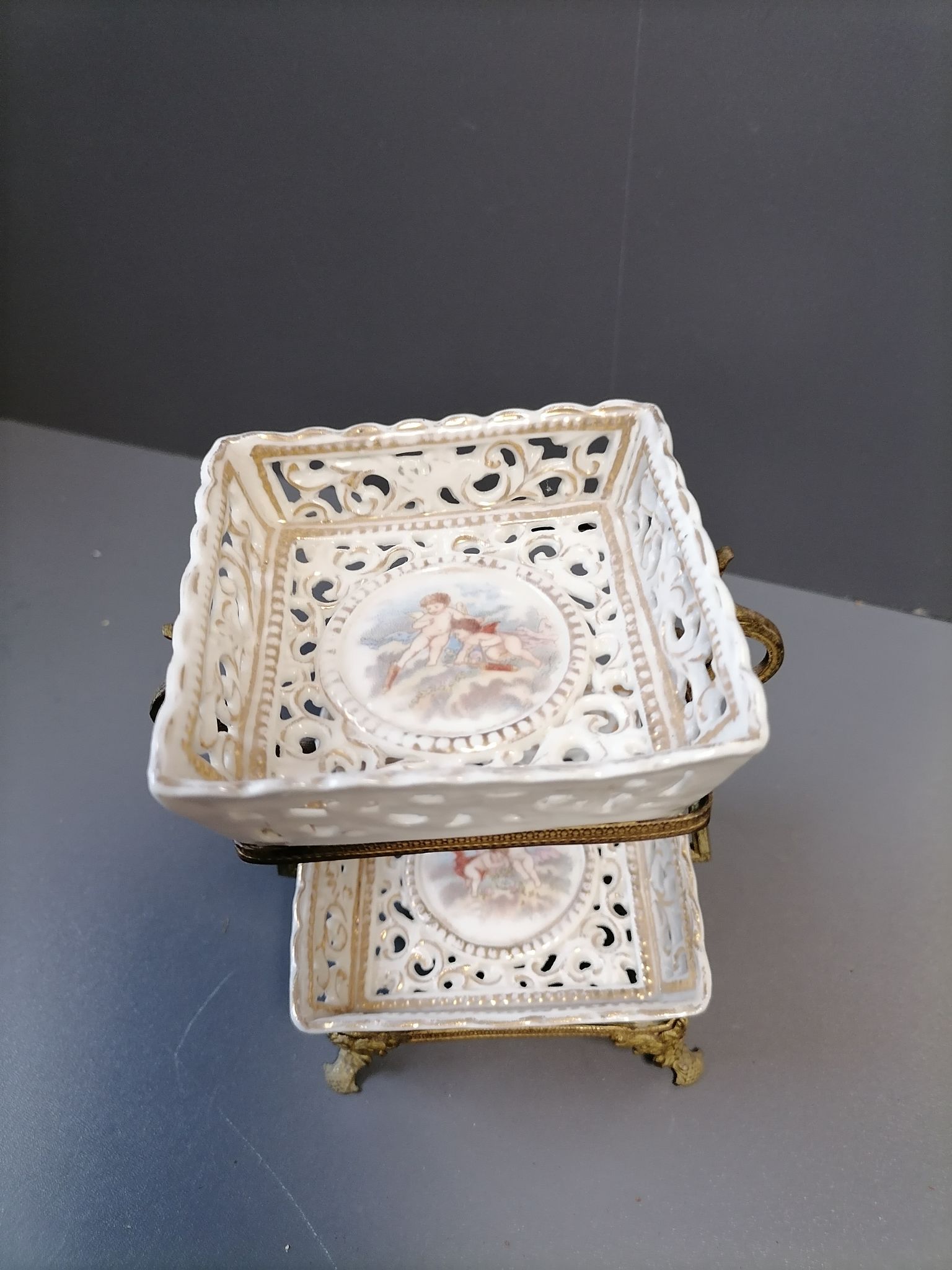 Serviteur faience