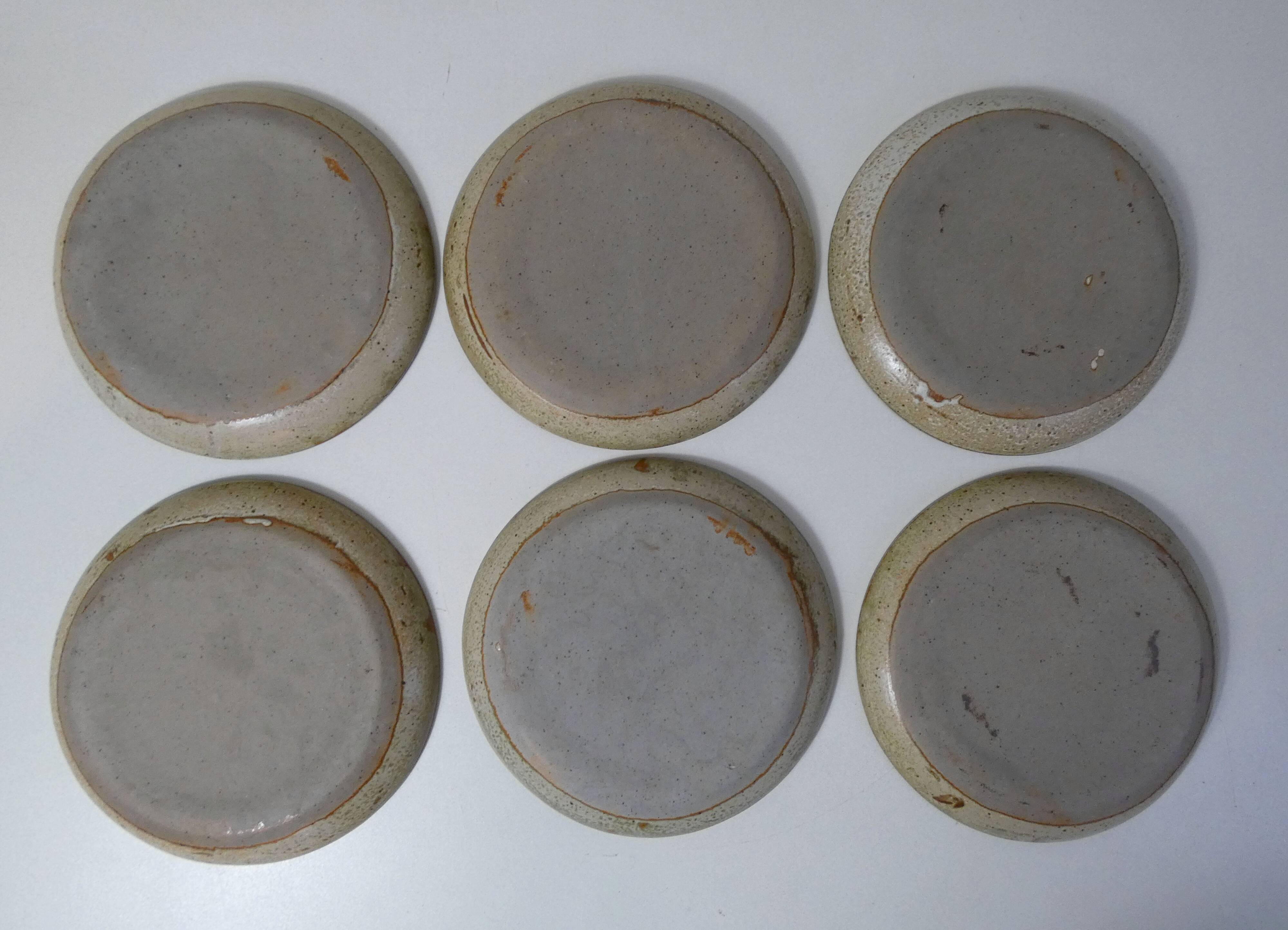 6 flat plates in Vintage stoneware