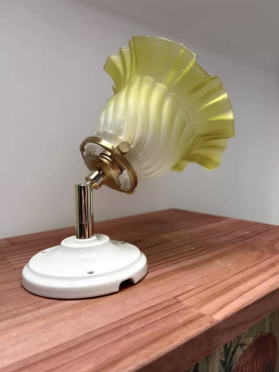 Vintage tilting wall lamp