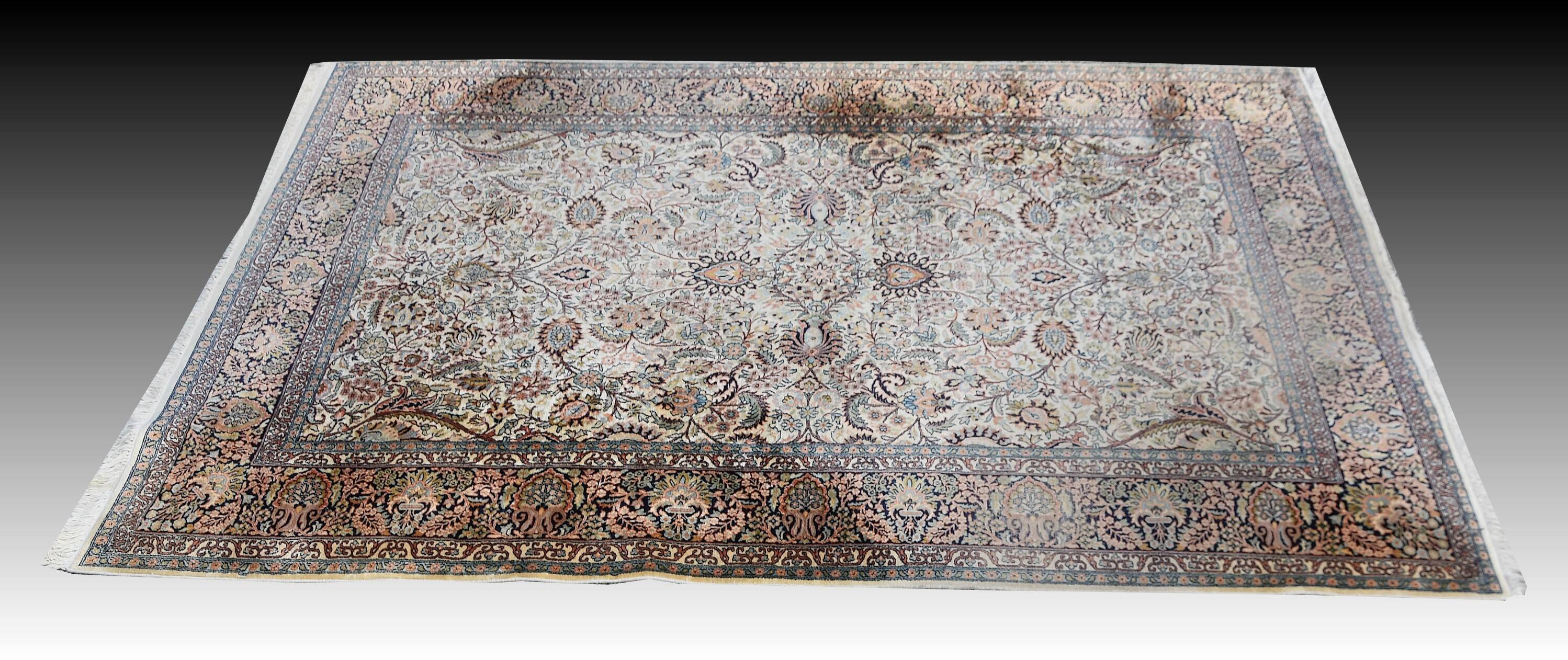 Kashmir Silk Oriental Rug: 1.68 x 2.63 Meters
