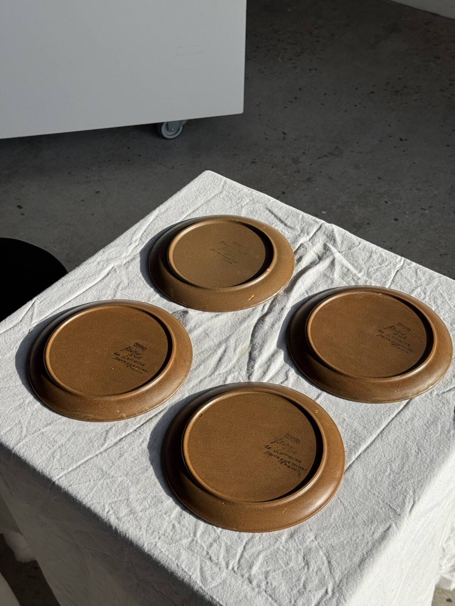 Lot de 4 assiettes à dessert brunes Sarreguemines Modèle Savoie D19.5