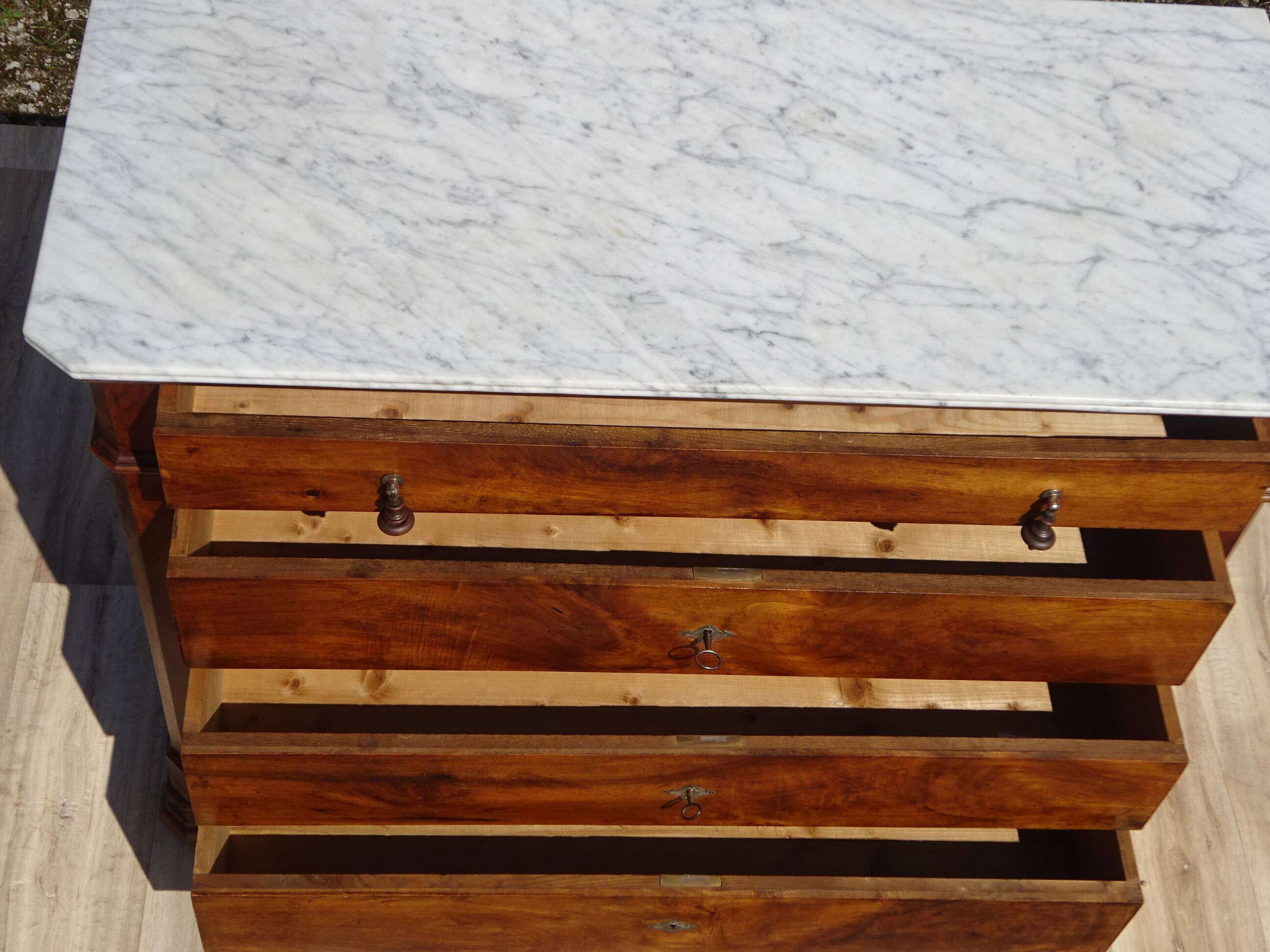 Ancienne commode Louis Philippe en noyer marbre blanc
