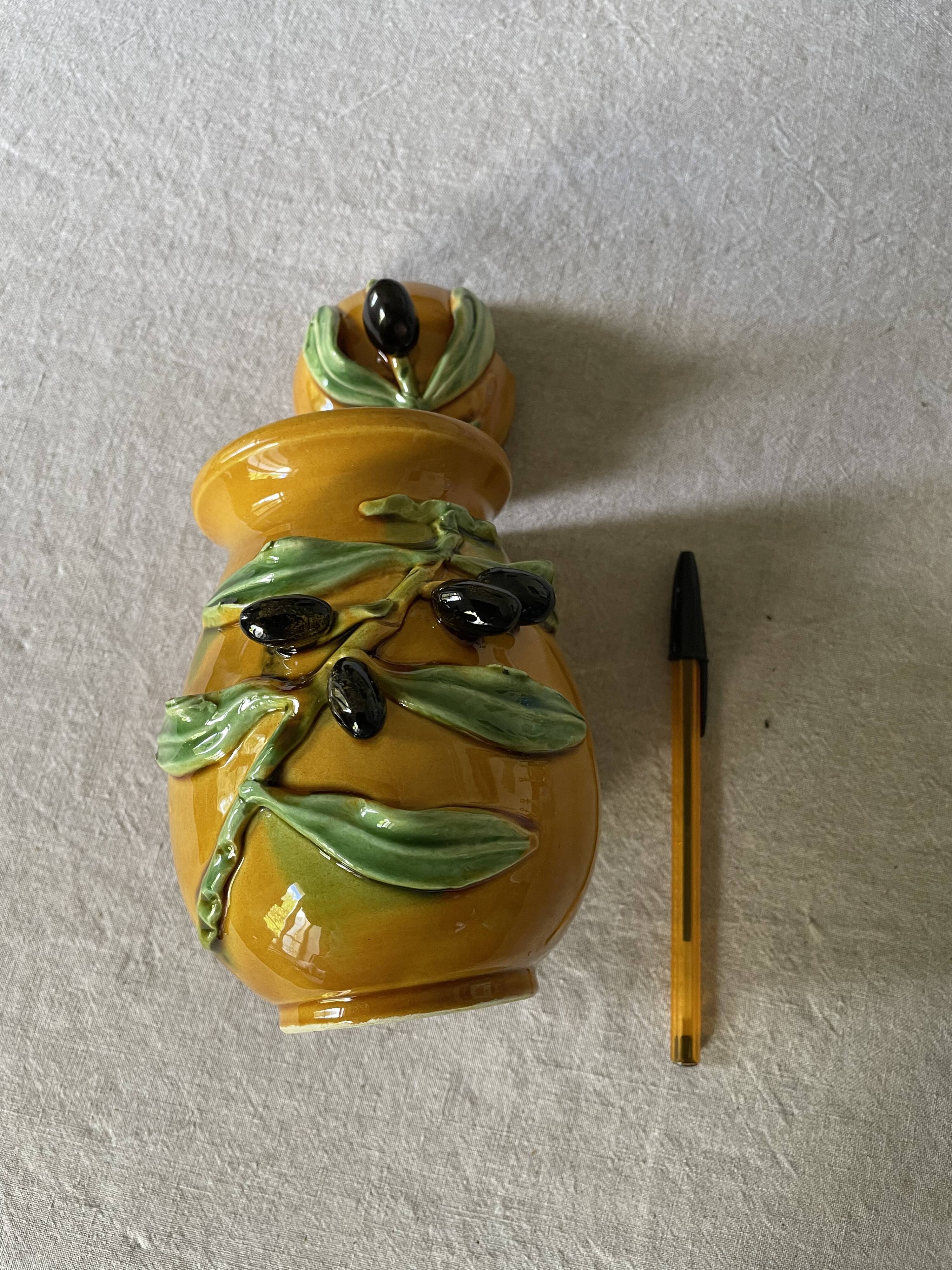 Vallauris slurry olive pot