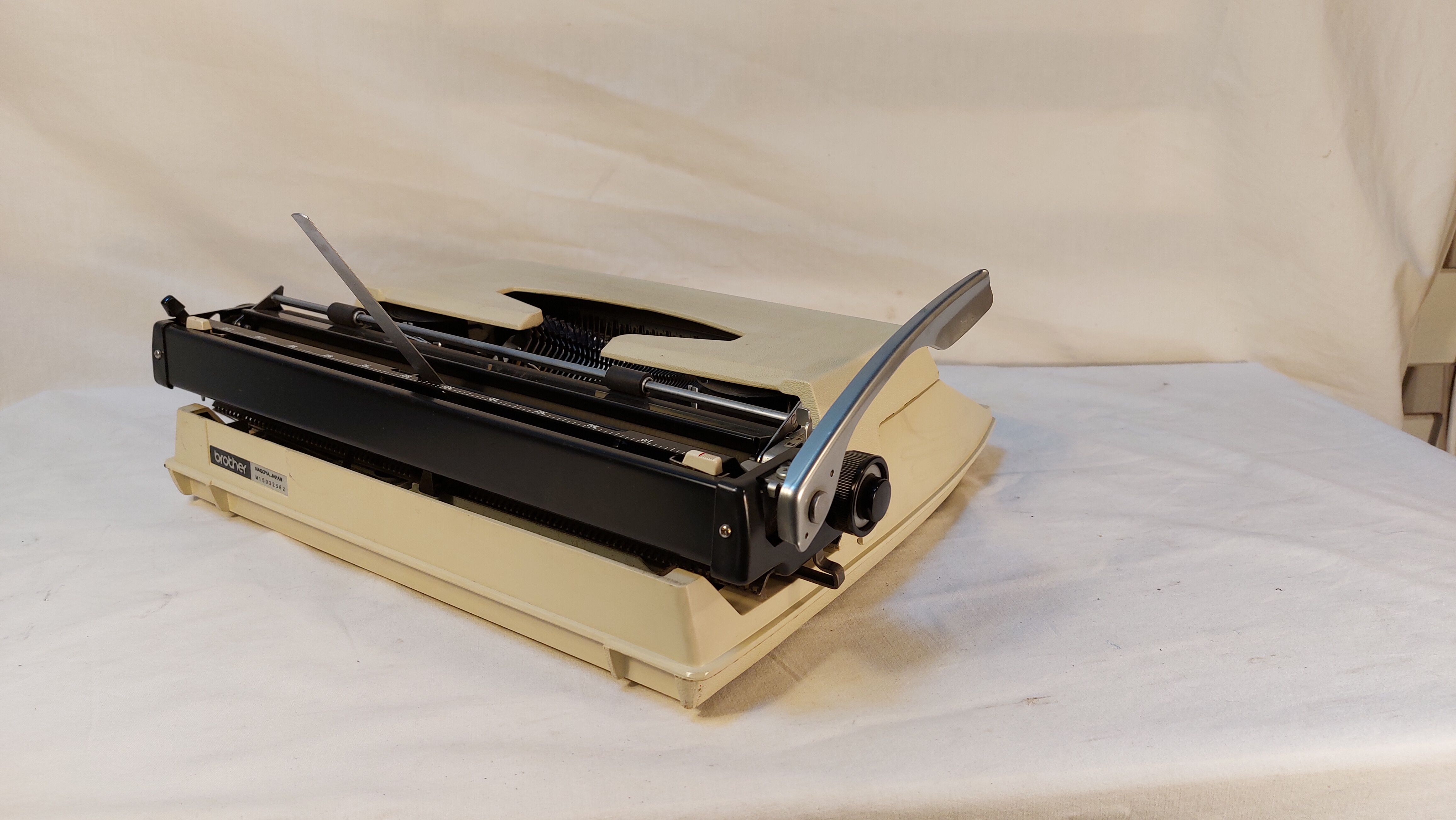 Machine à écrire mécanique vintage Brother 662 TR