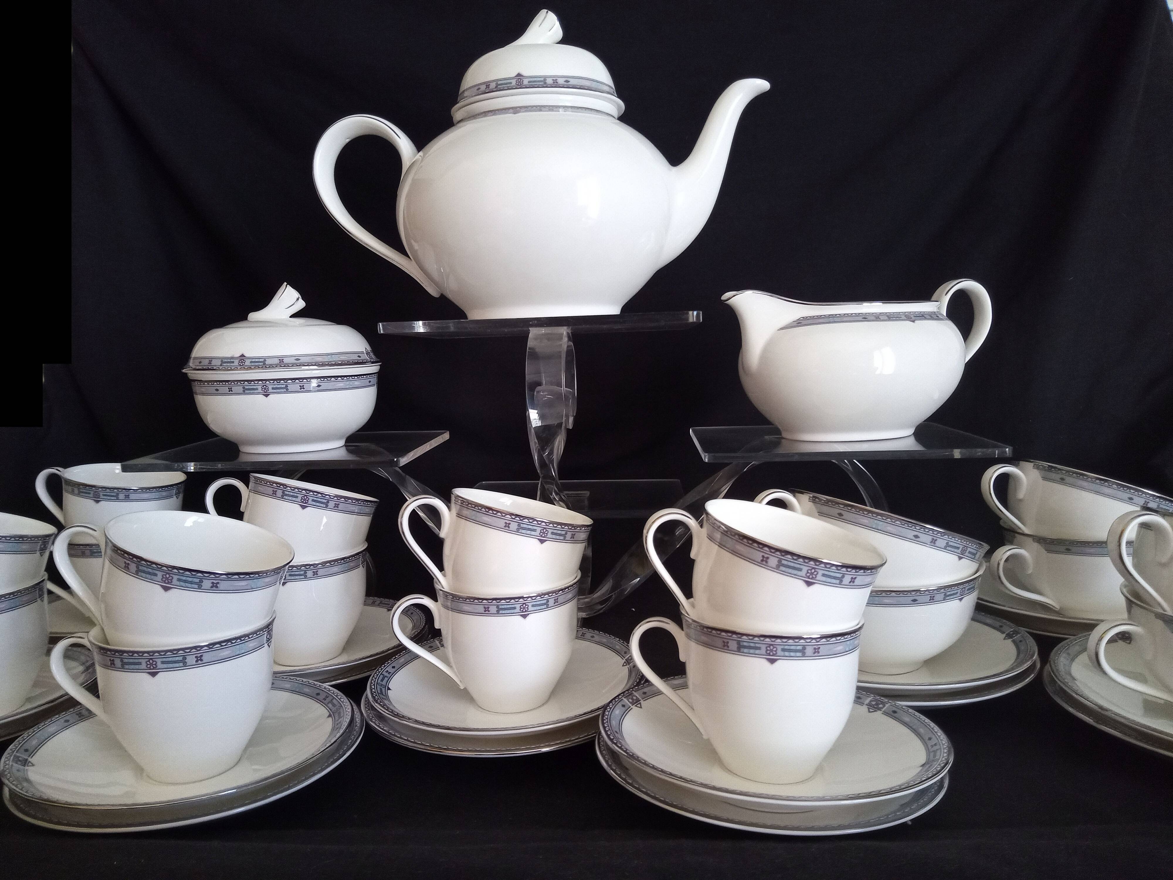Coffee/tea service for 12 people in fine English porcelain, MAYA pattern