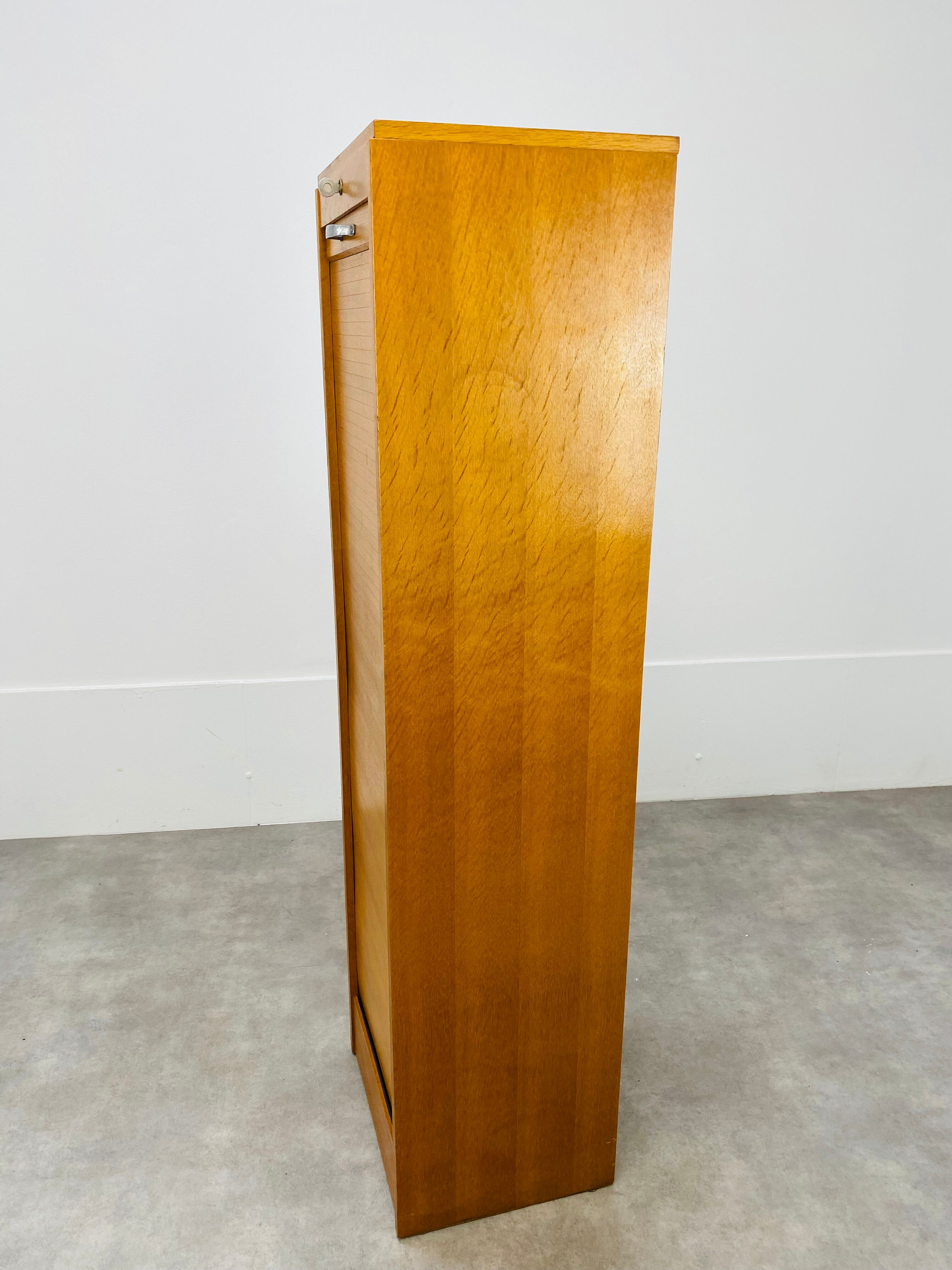 Column cabinet curtain binder, trade