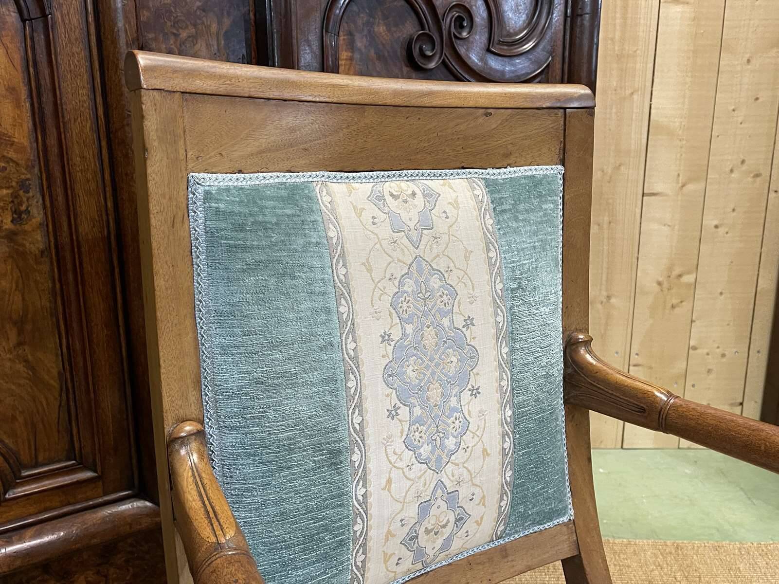 Restoration period armchair in walnut from the 19th century