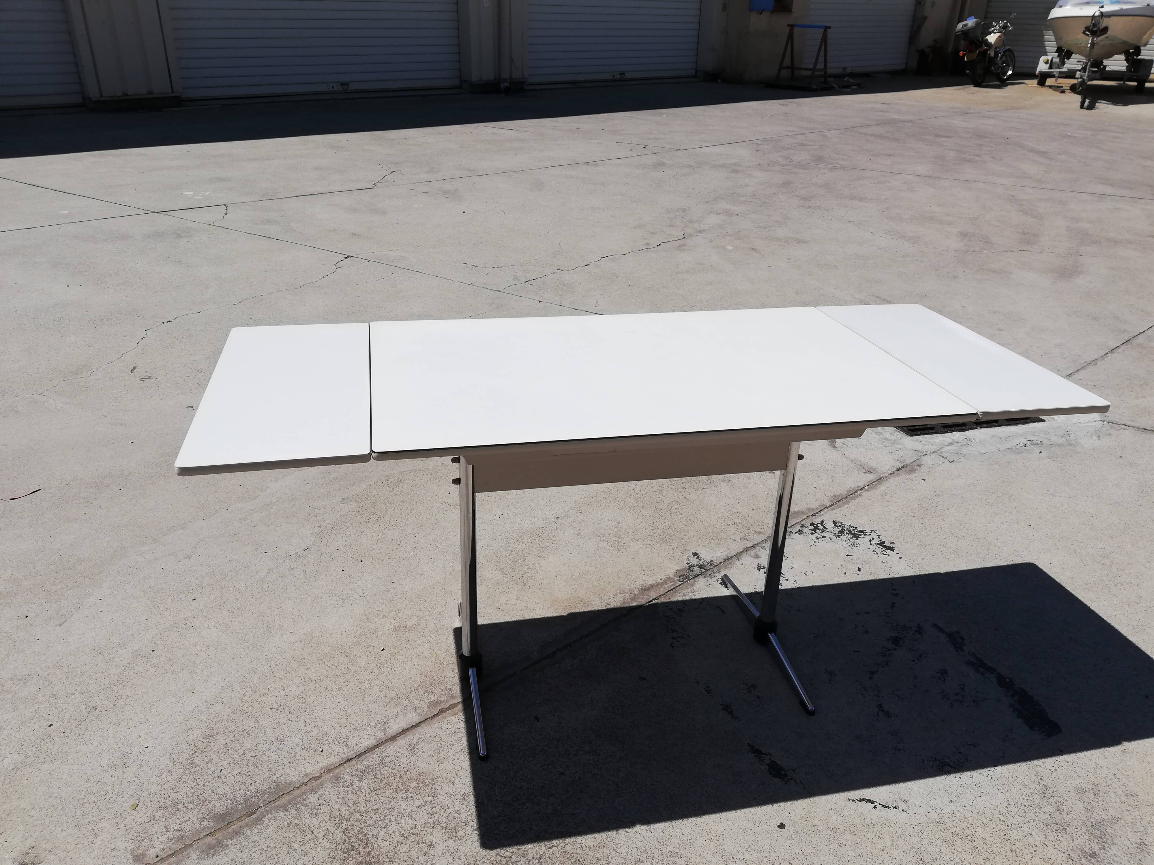 Set table and kitchen chairs in formica and skai