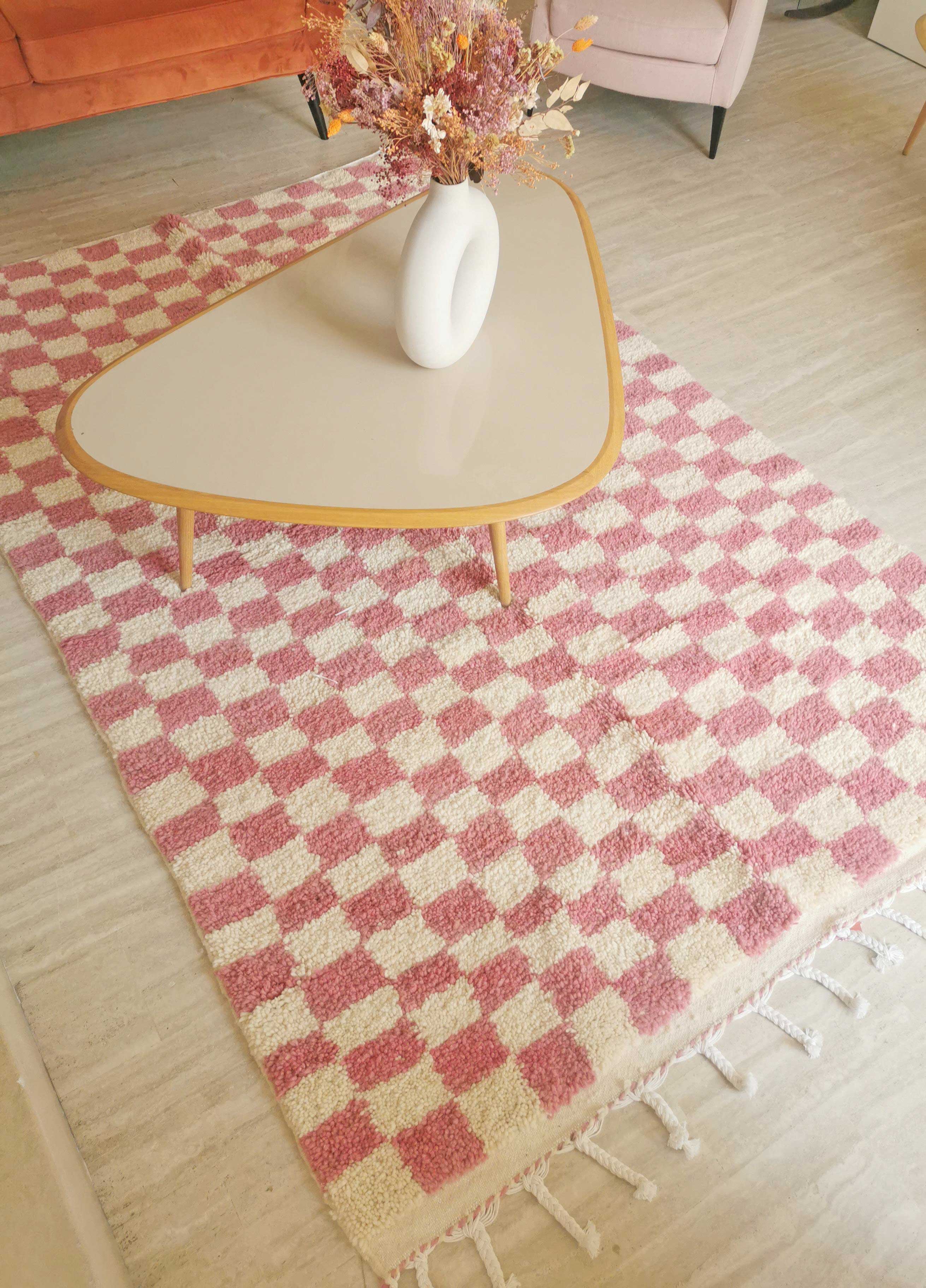 Pink and white Beni Ouarain checkered Berber rug in wool